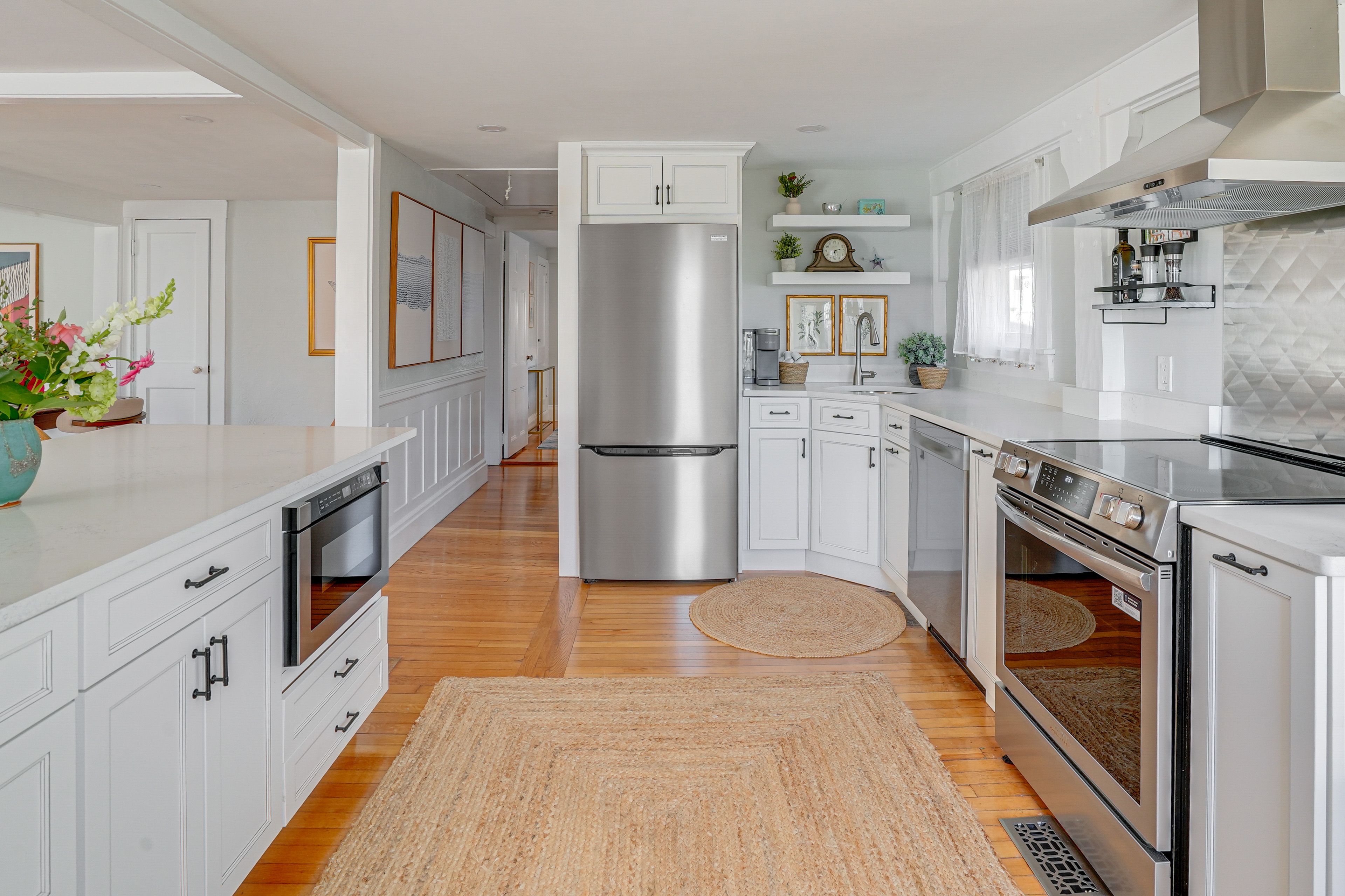 Kitchen | Keurig Coffee Maker (Pods Provided)