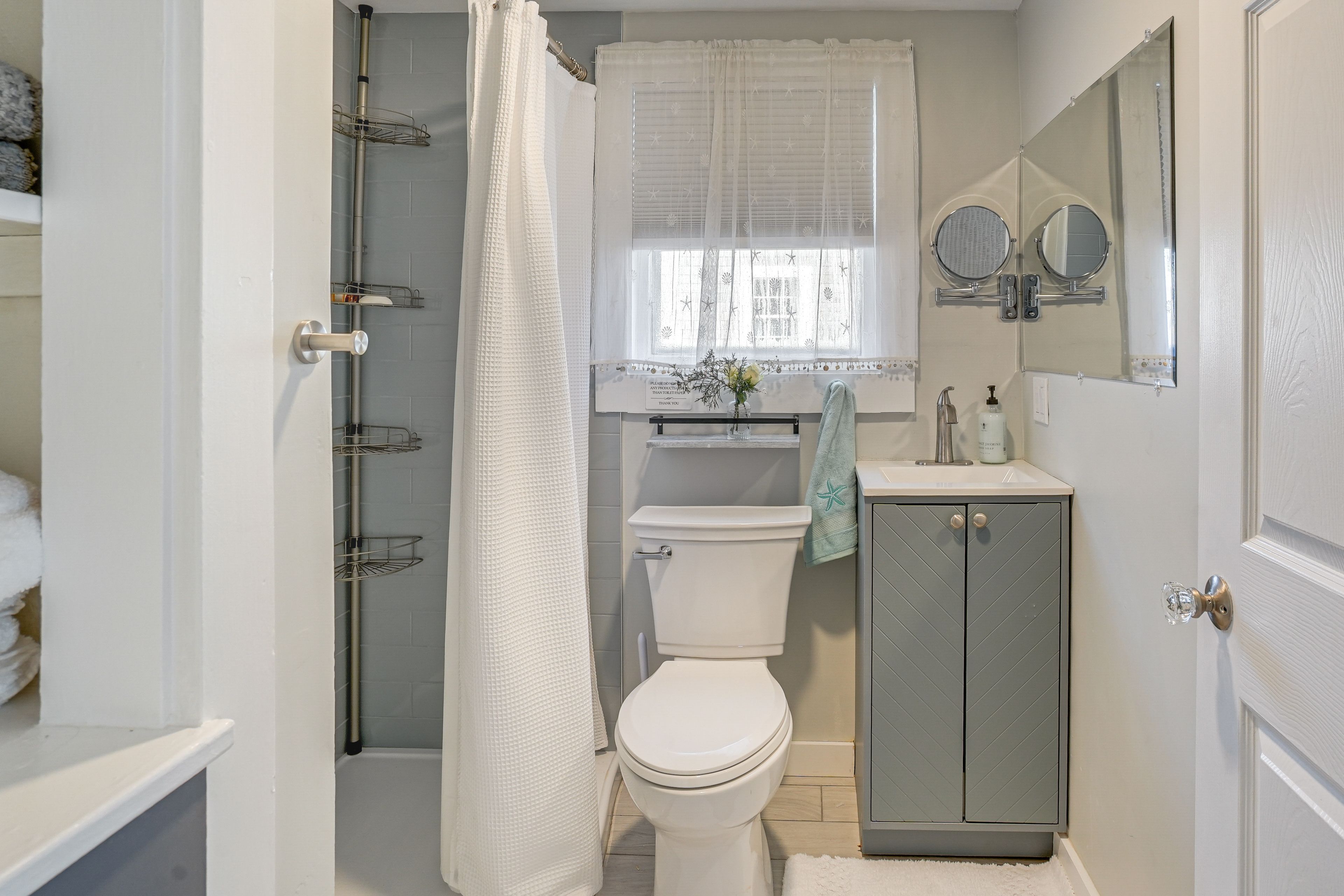 Bathroom | Step-In Shower