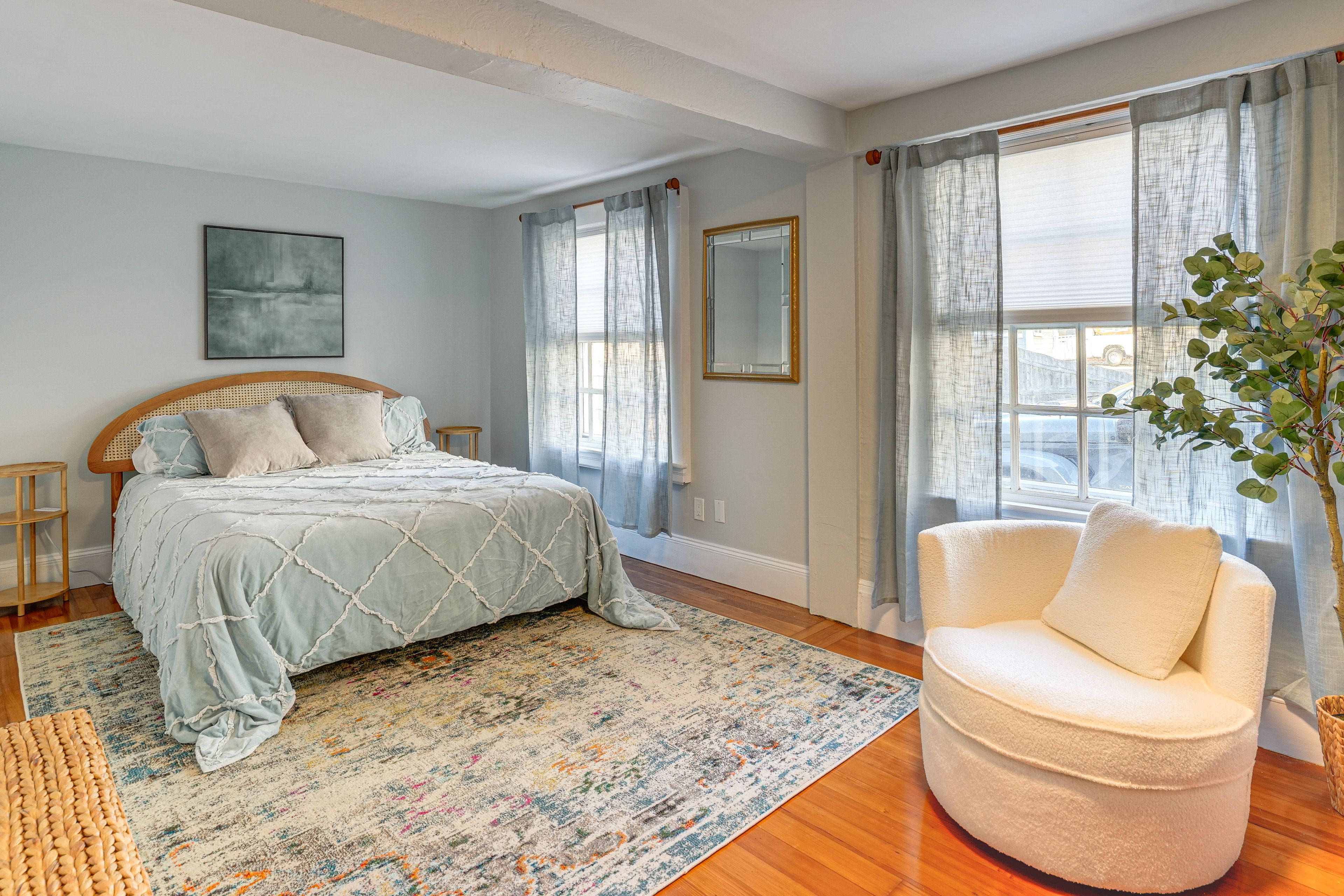 Bedroom 1 | Queen Bed | Smart TV