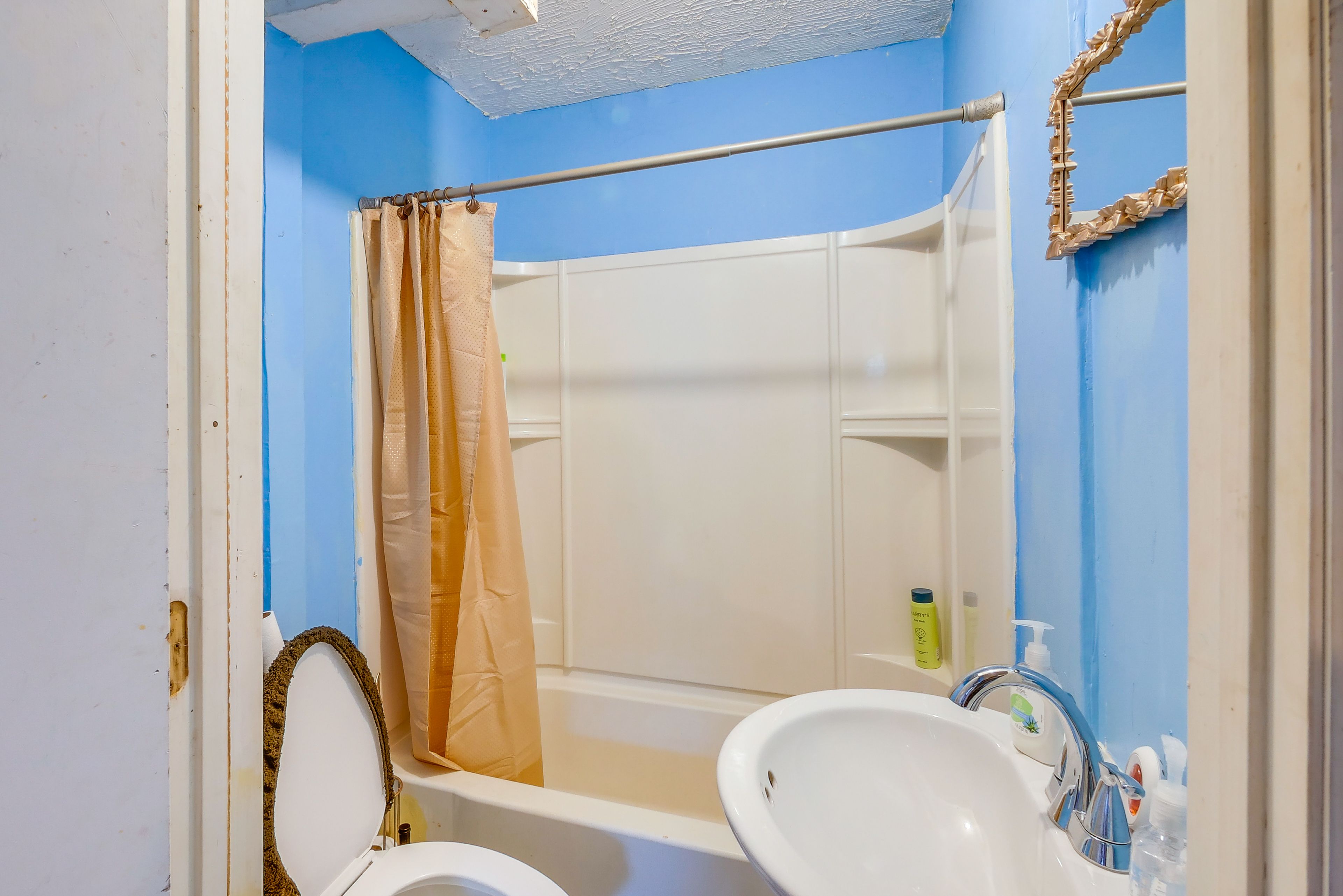 Bathroom | Towels Provided