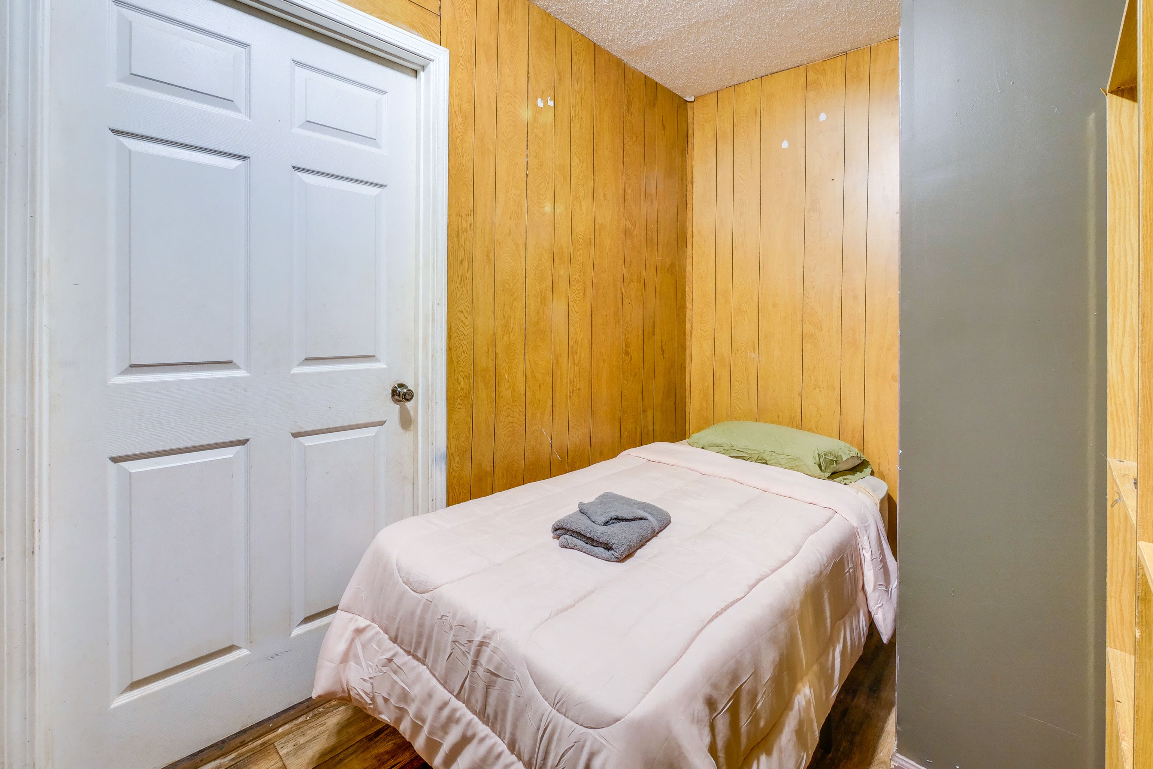 Bonus Room | Twin Bed | Washer & Dryer