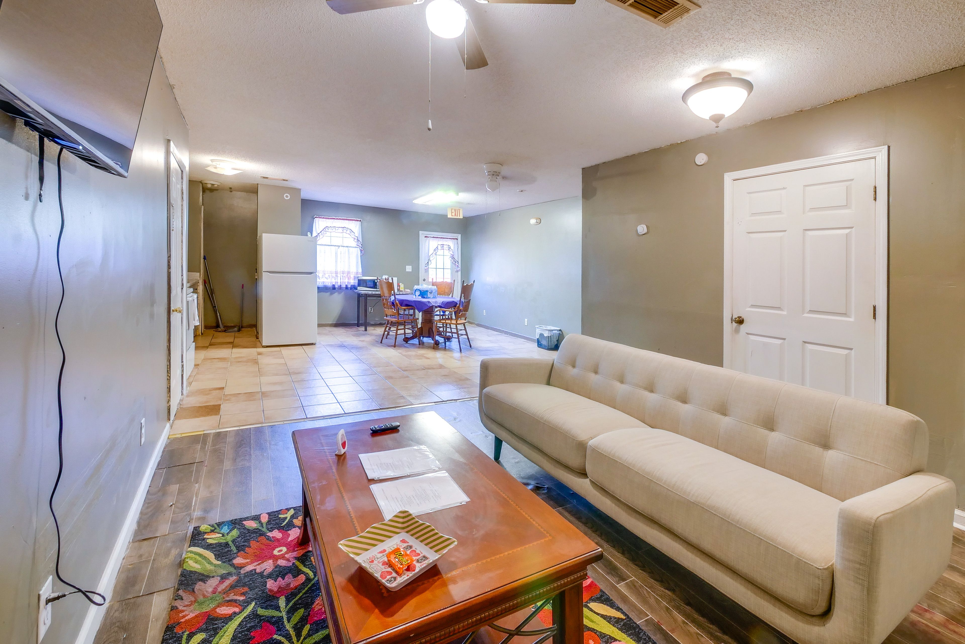 Living Room | Smart TV | Free WiFi