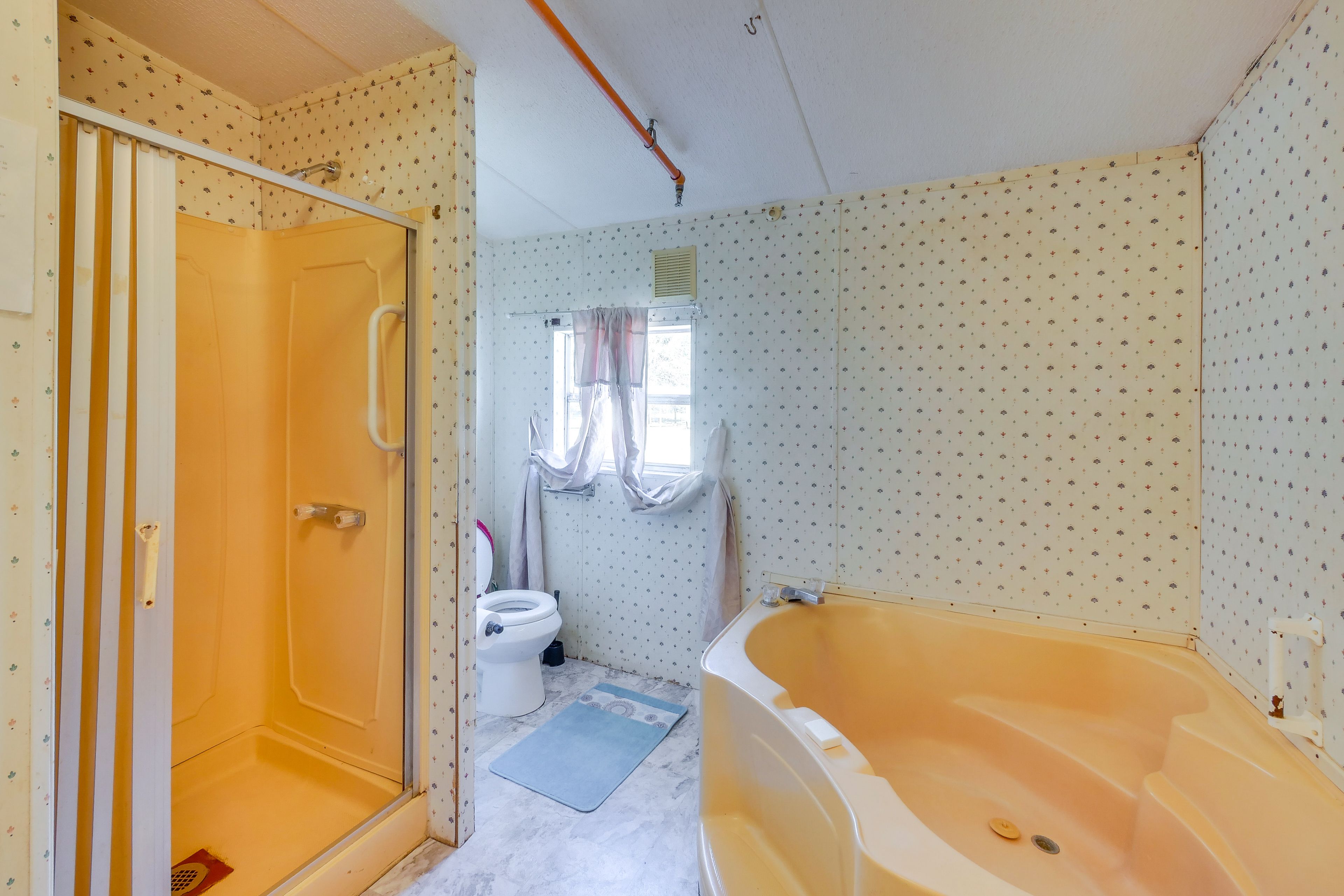 Full Bath | Towels | Hair Dryer