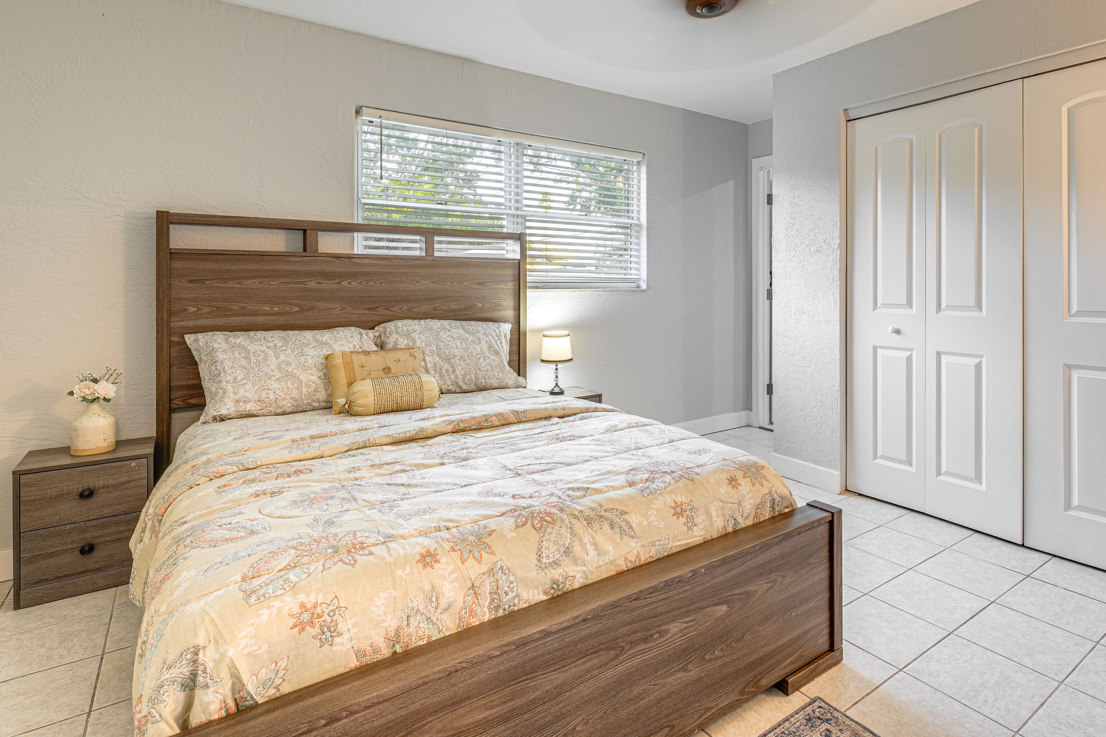 Bedroom 1 | Queen Bed | Smart TV | Linens Provided