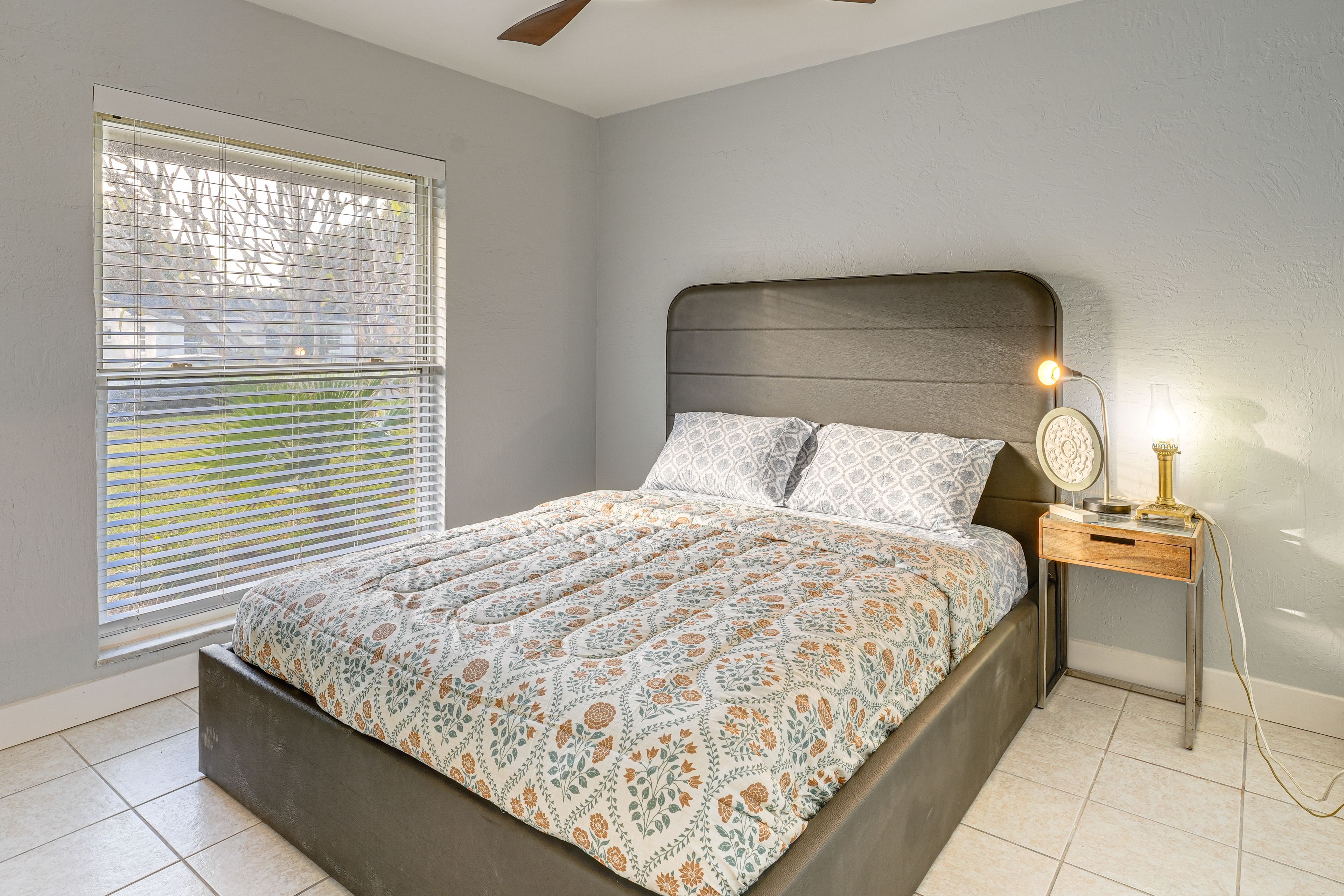 Bedroom 2 | Queen Bed