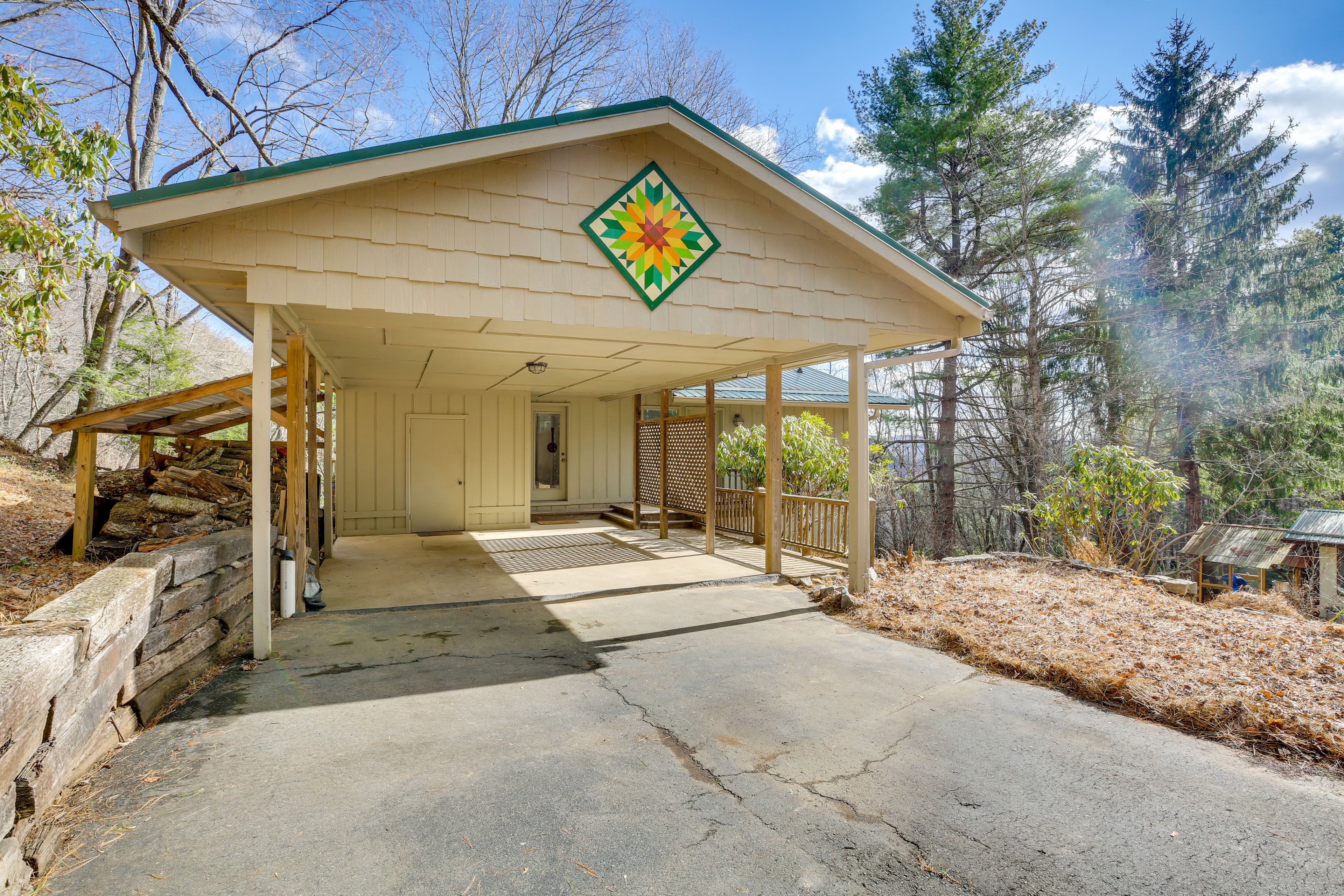 Parking | Driveway (1 Vehicle) | Carport (1 Vehicle)