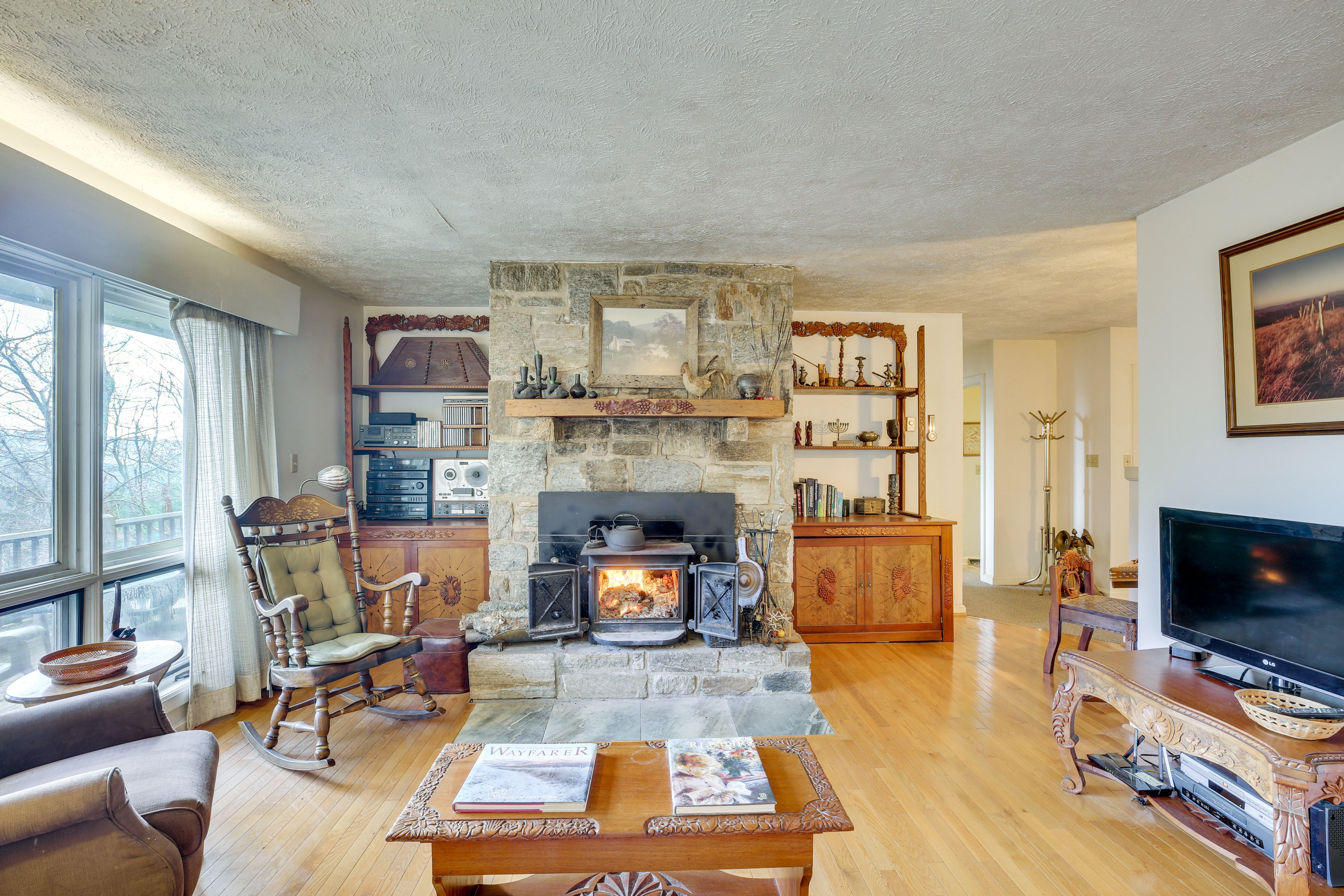 Living Room | Free WiFi | Smart TV | Wood-Burning Stove