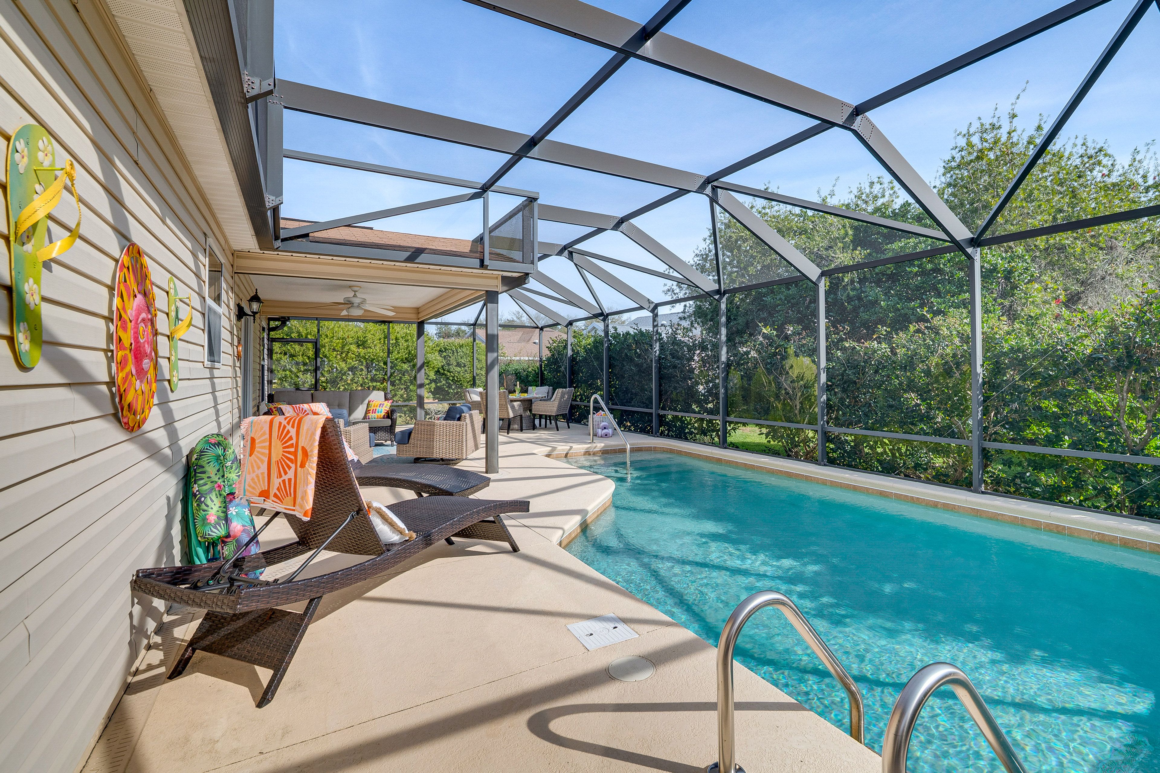 Screened Lanai w/ Pool