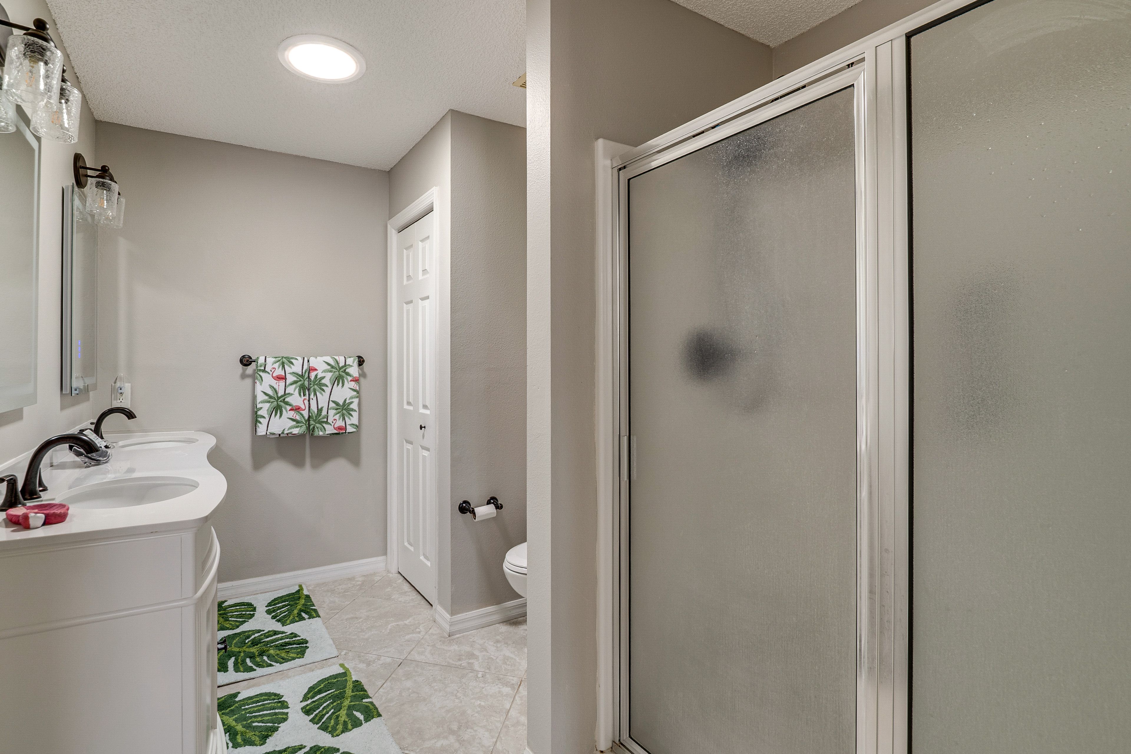 Full Bathroom | Towels Provided