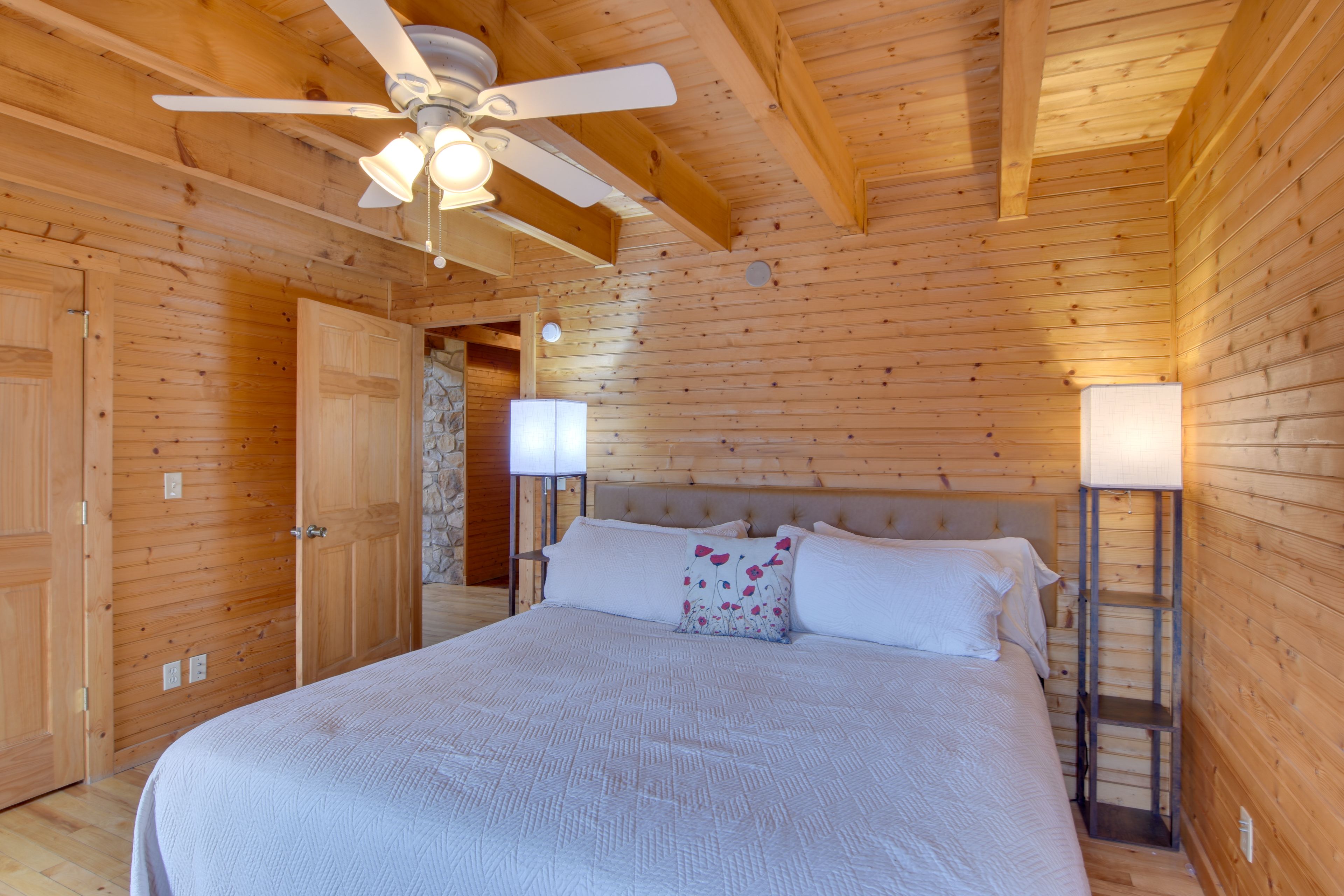 Bedroom 5 (Mother-in-Law Suite) | King Bed | 1st Floor