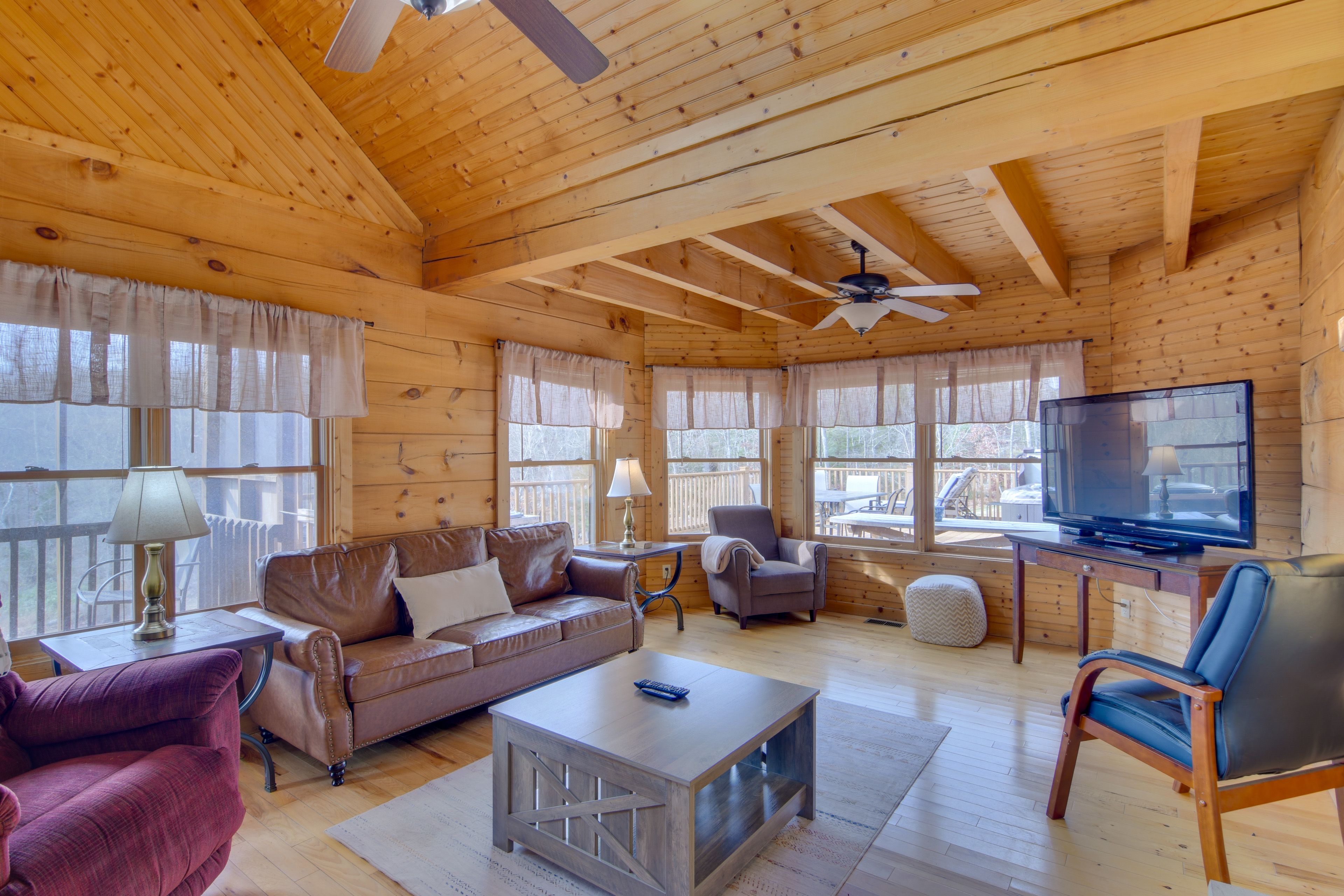 Living Room (Mother-in-Law Suite) | Smart TV | Gas Fireplace | 1st Floor