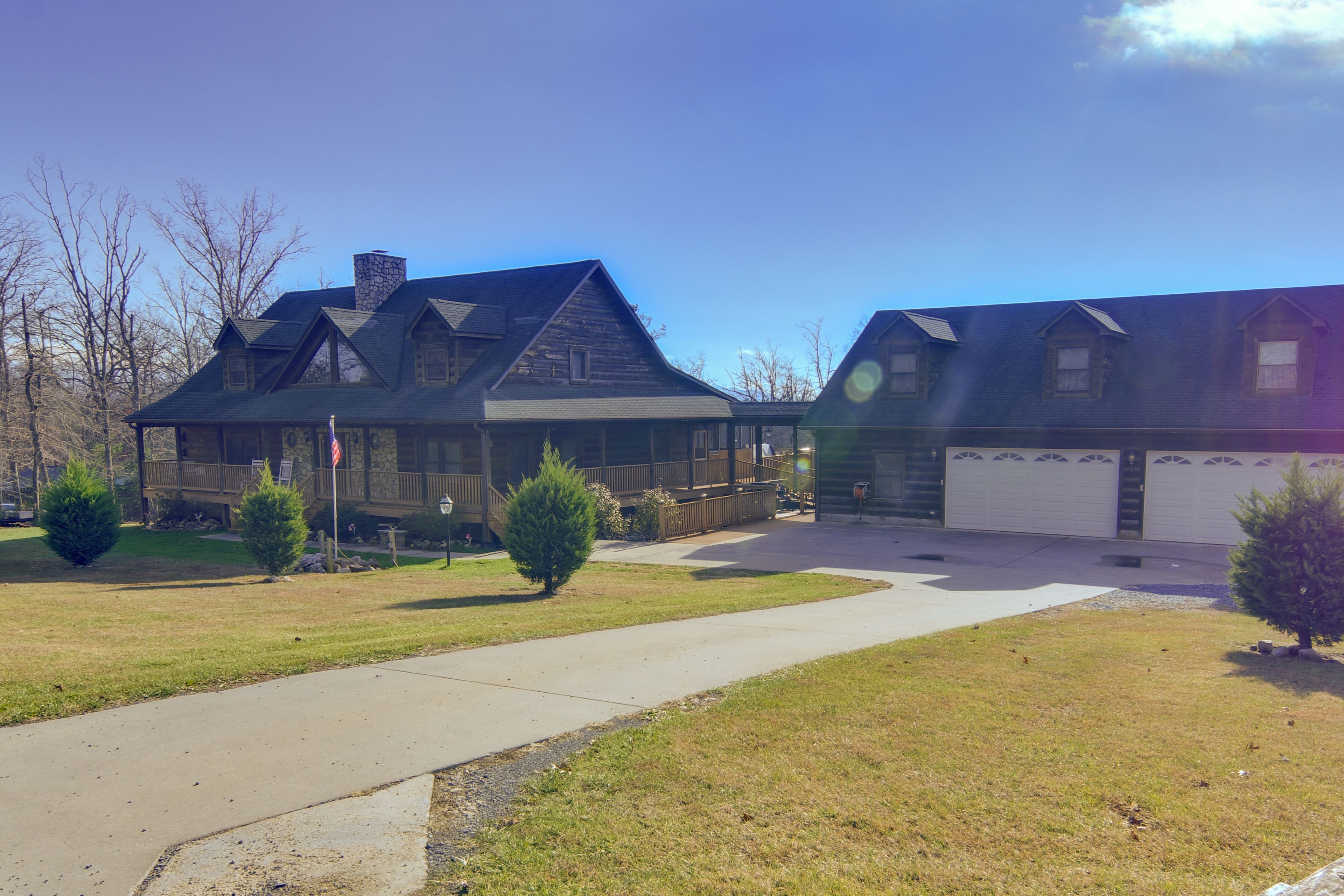 Parking | Driveway (6 Vehicles)