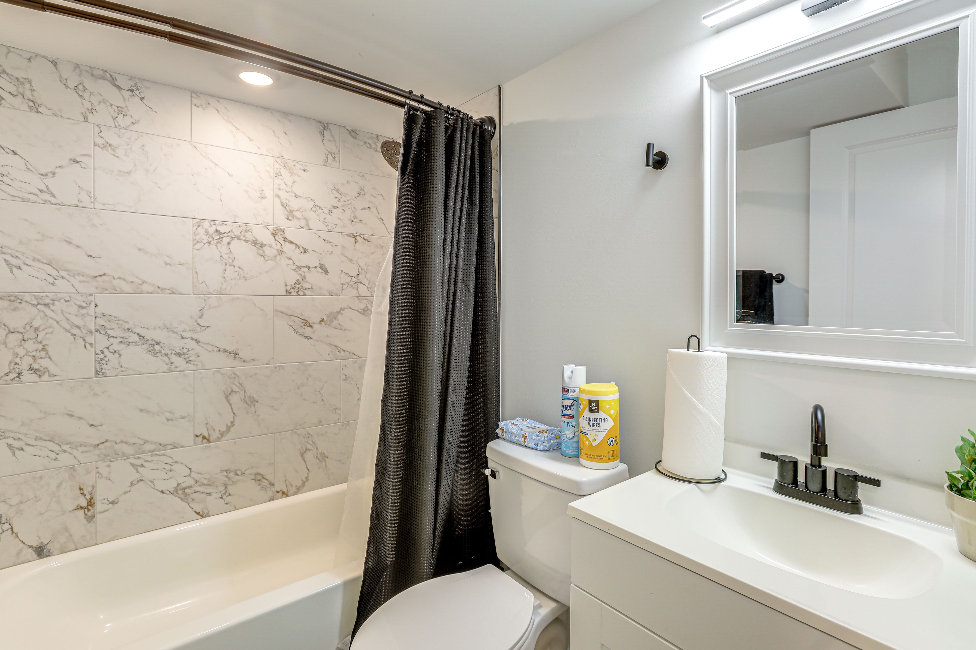 Full Bathroom | 2nd Floor