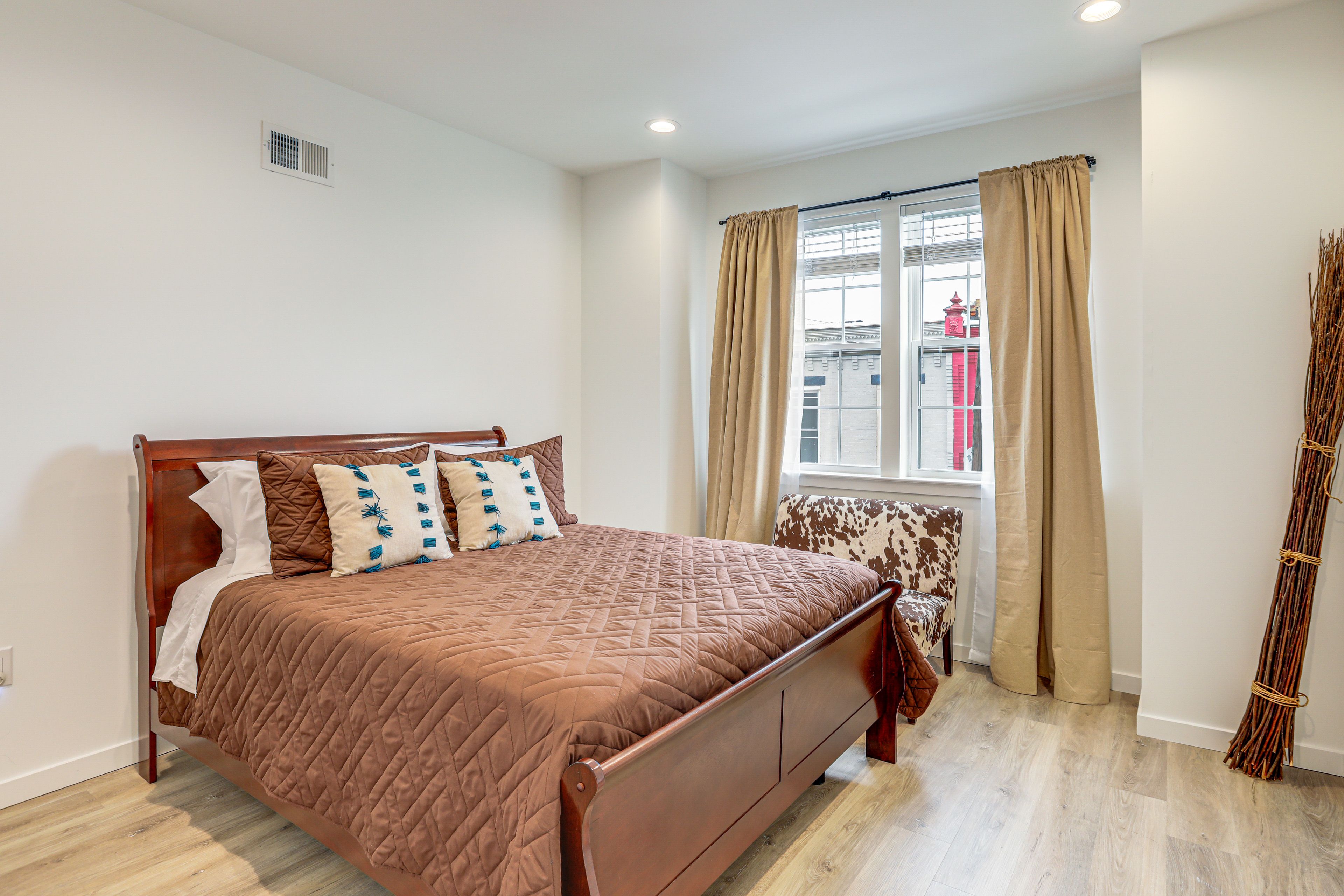 Bedroom 2 | 2nd Floor | Queen Bed