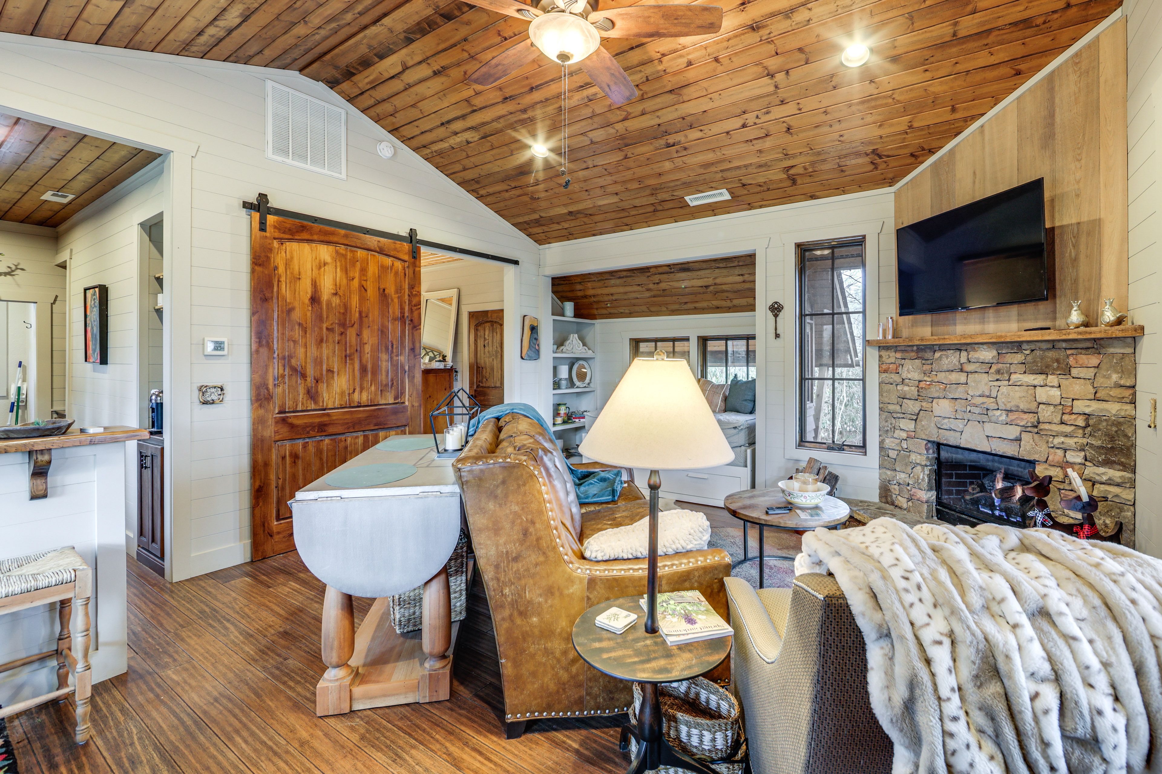 Living Area | Twin Daybed w/ Twin Trundle | Smart TV w/ Cable