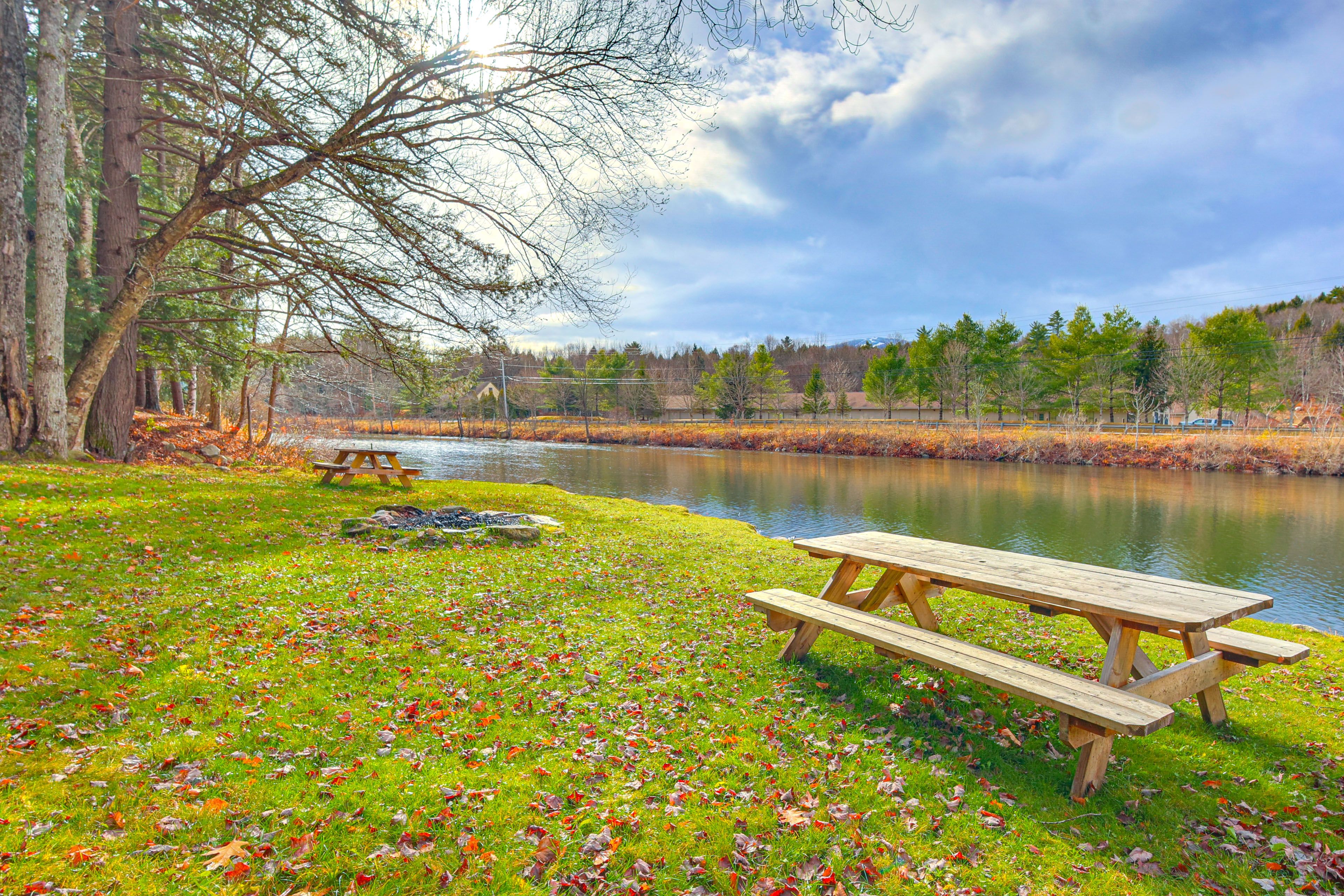 Ludlow Vacation Rental | 2BR | 1BA | 900 Sq Ft | Stairs Required