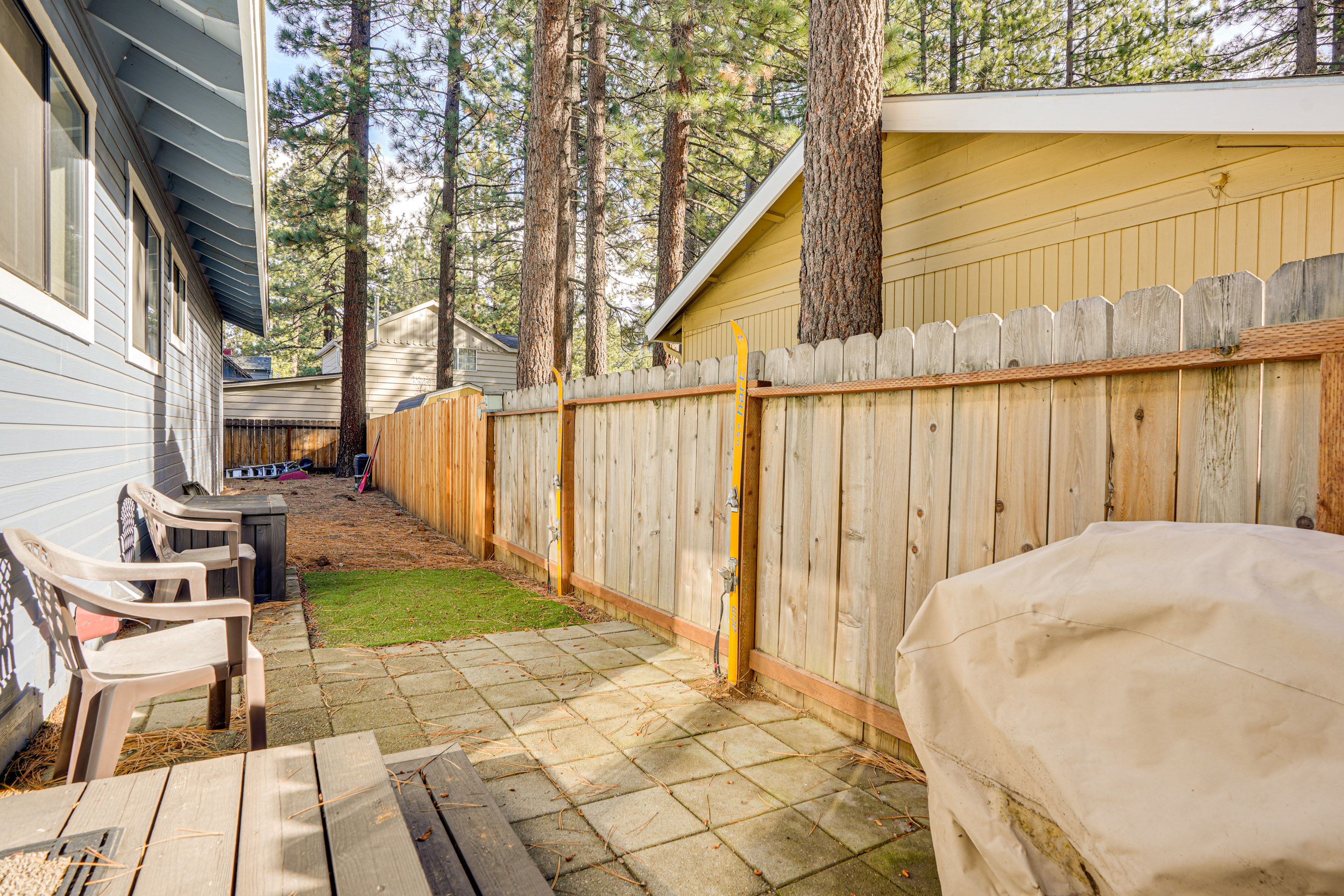 Private Yard | Smoker & Gas Grill