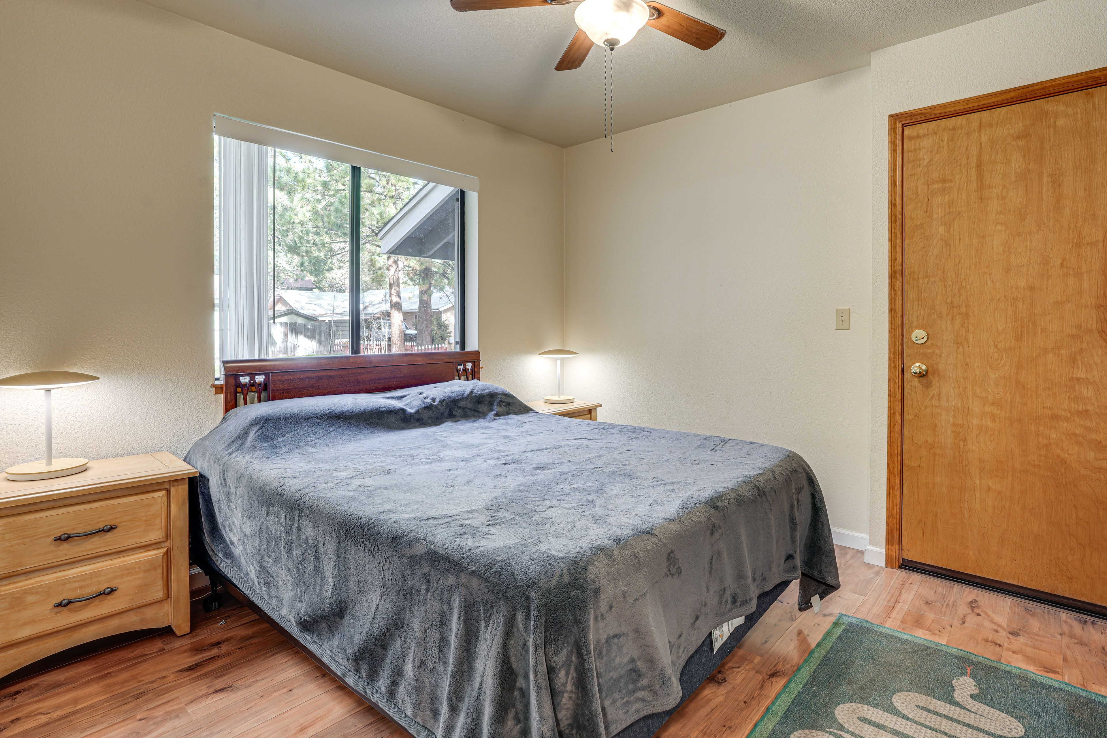 Bedroom 3 | Queen Bed