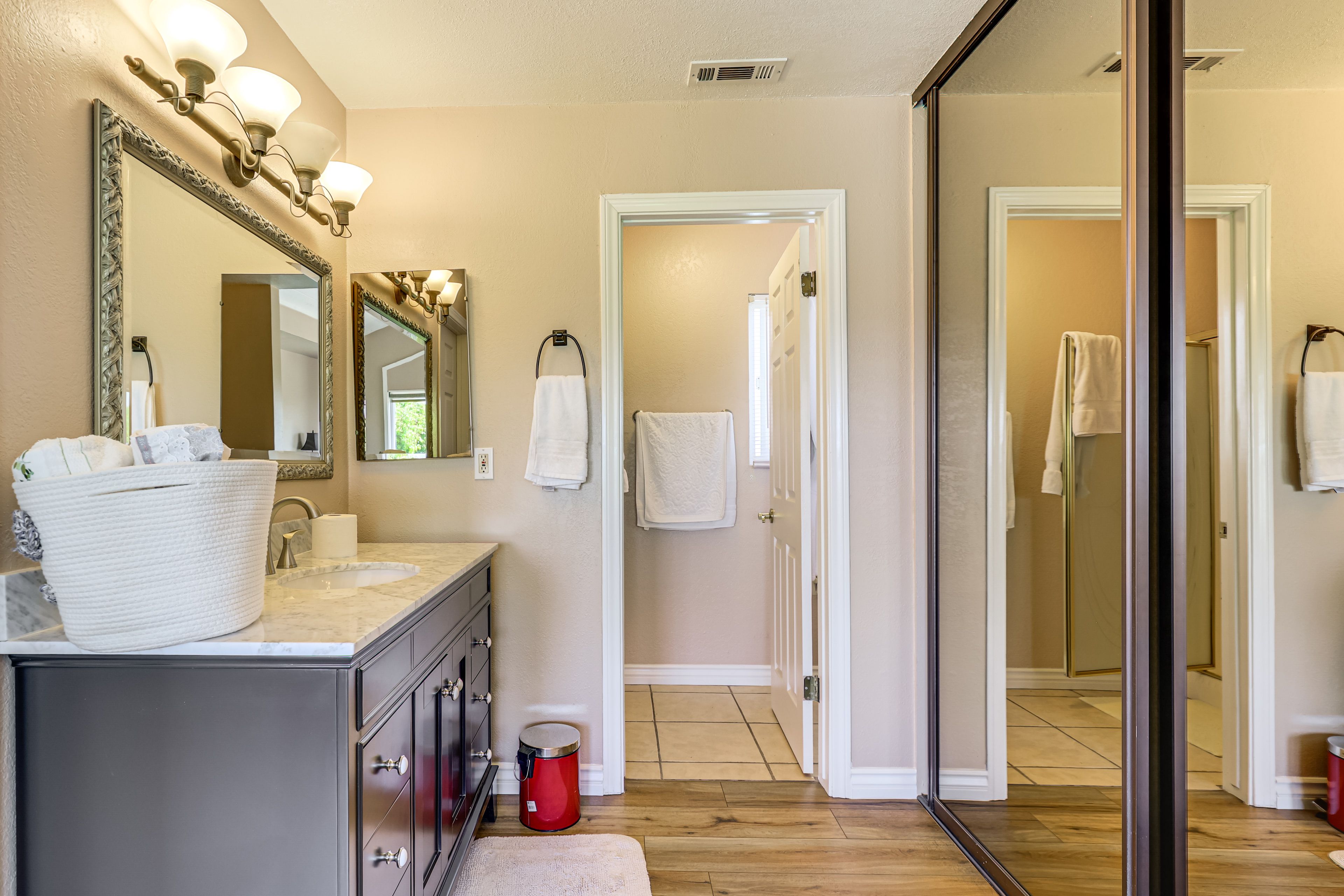 En-Suite Bathroom | 2nd Floor | Towels & Linens Provided