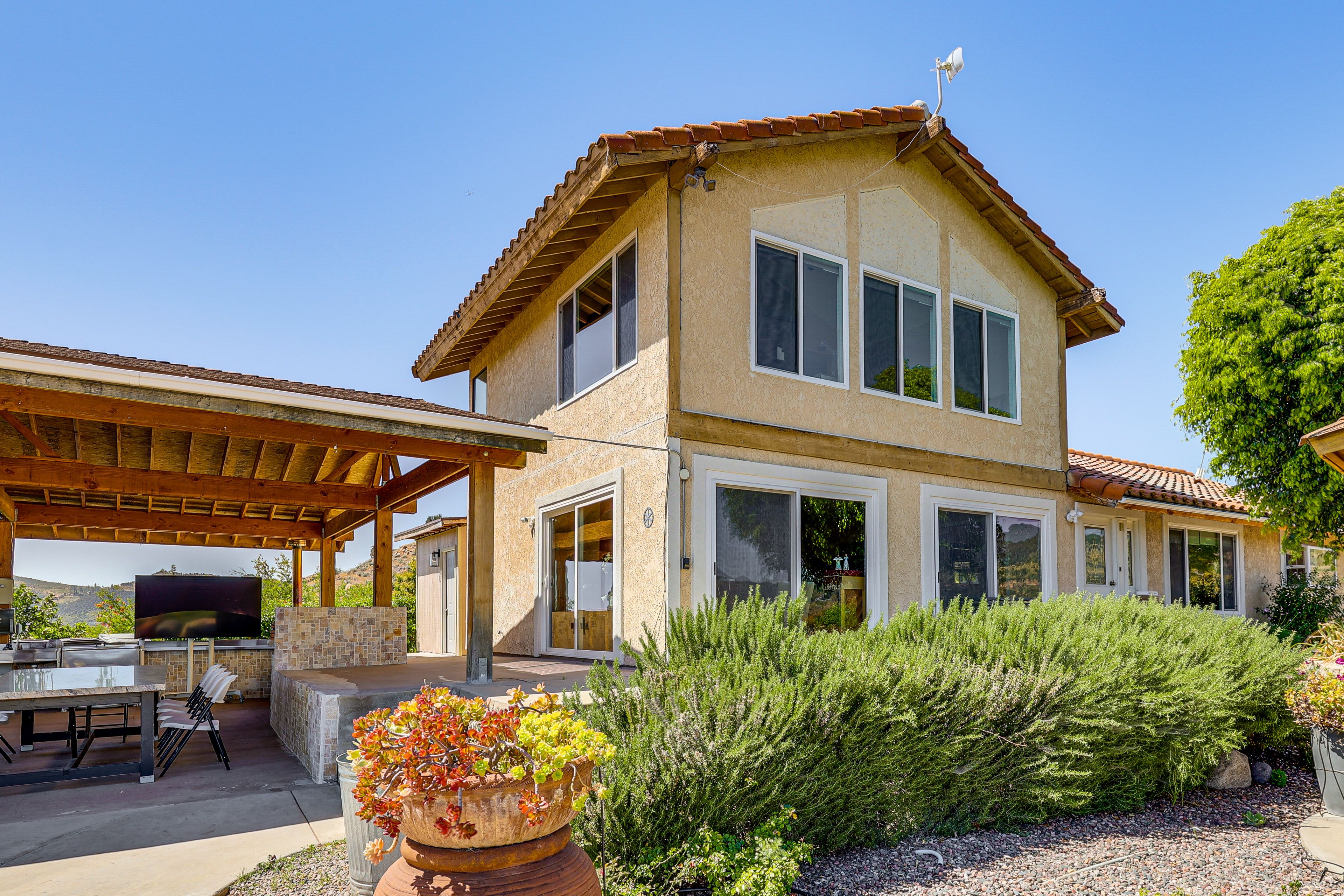 Exterior | Covered Patio | Grill & Pizza Oven