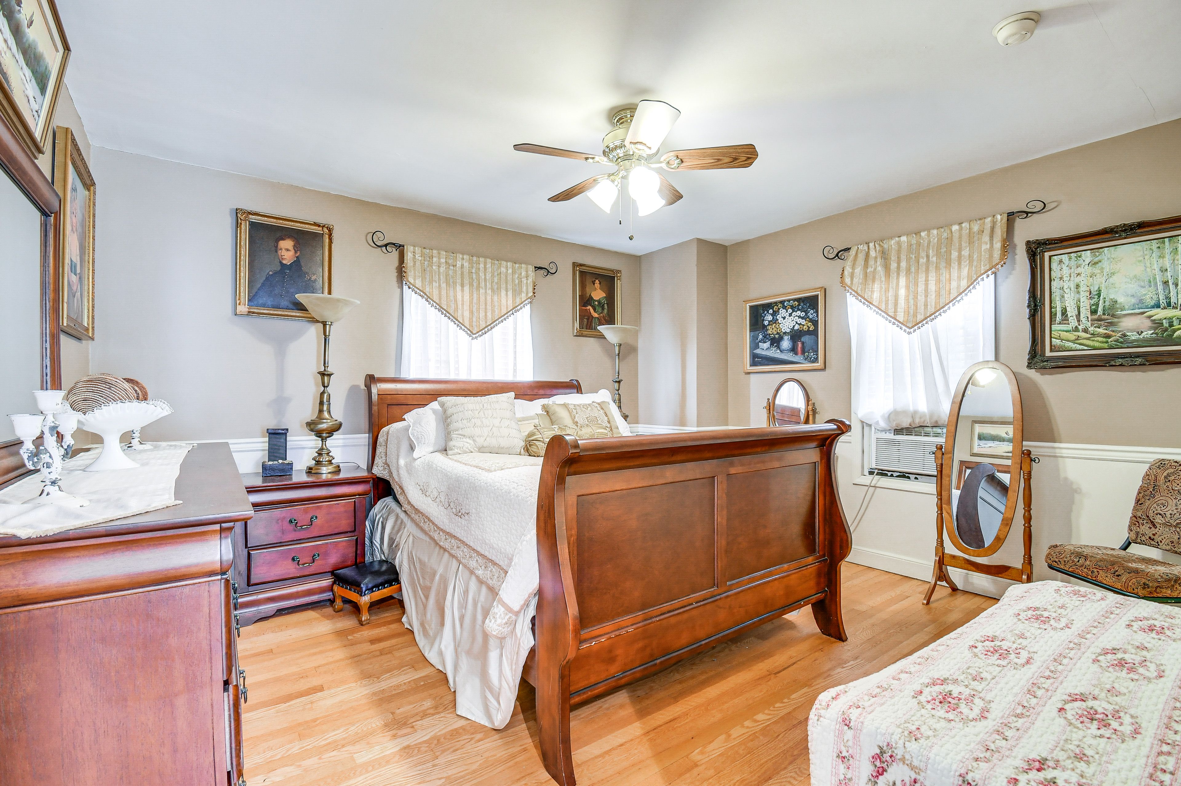 Bedroom 1 | Queen Bed | 2nd Floor