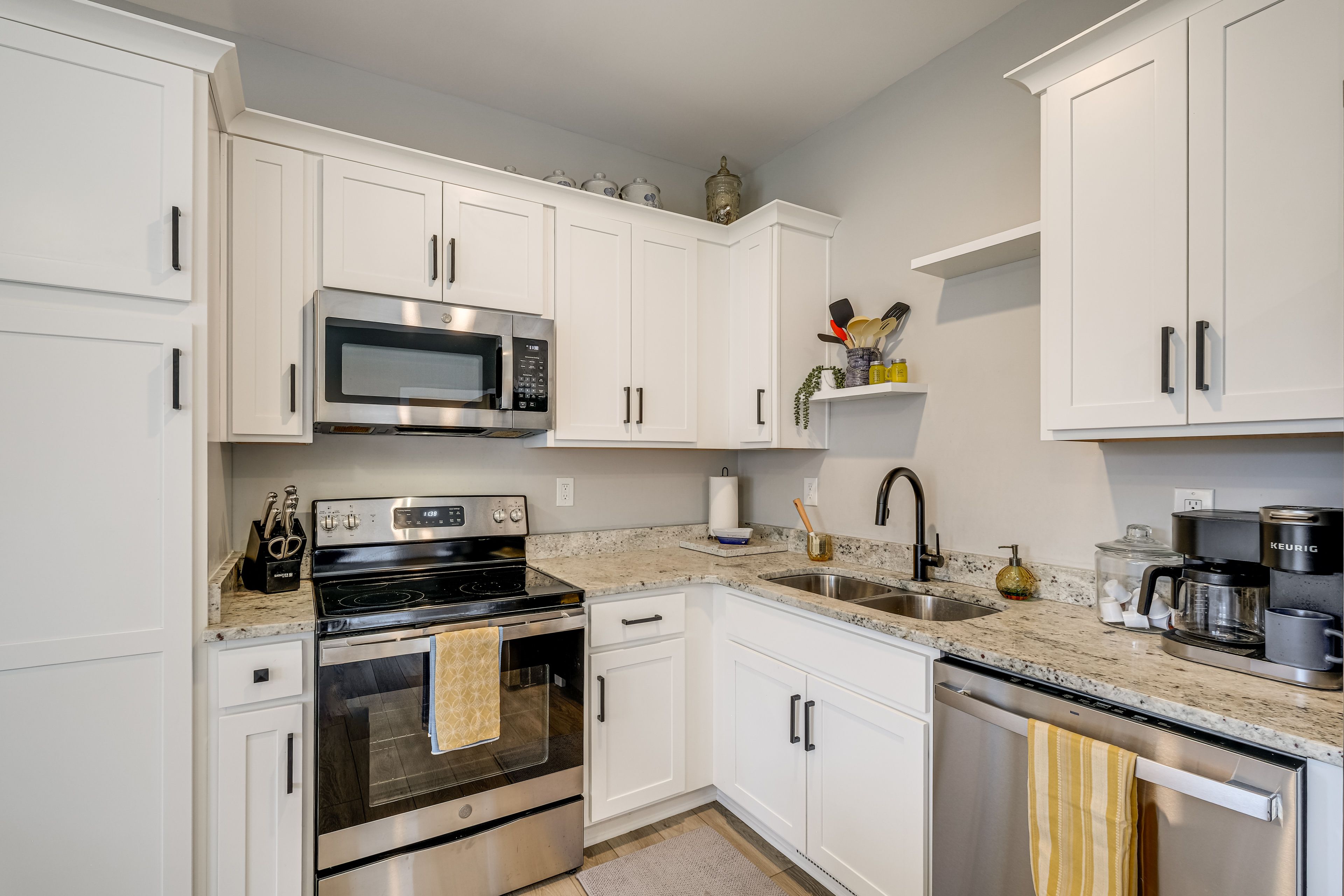 Kitchen | Main Level | Keurig/Drip Coffee Maker | Blender | Cooking Basics