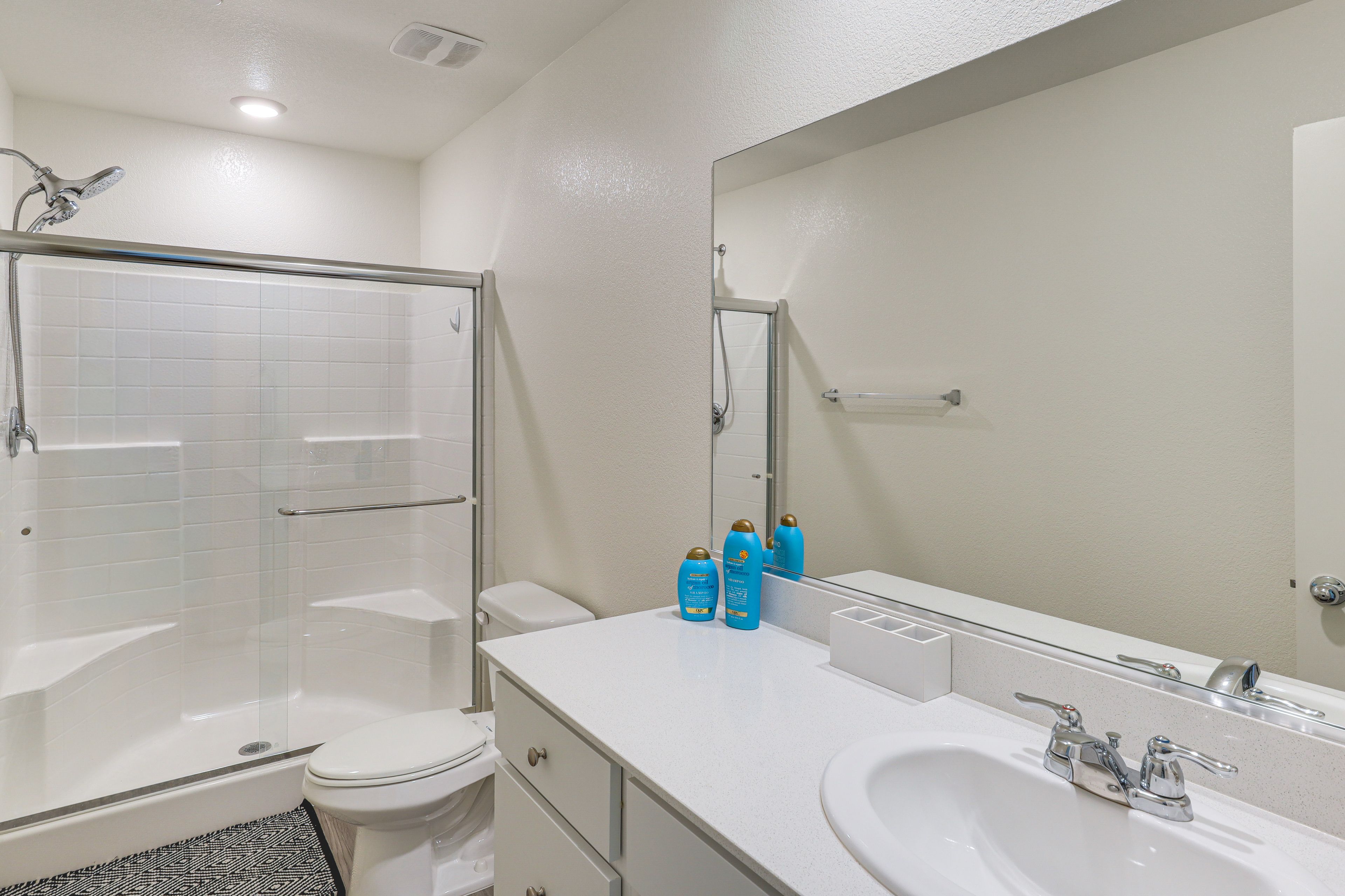 Full Bath | 2nd Floor