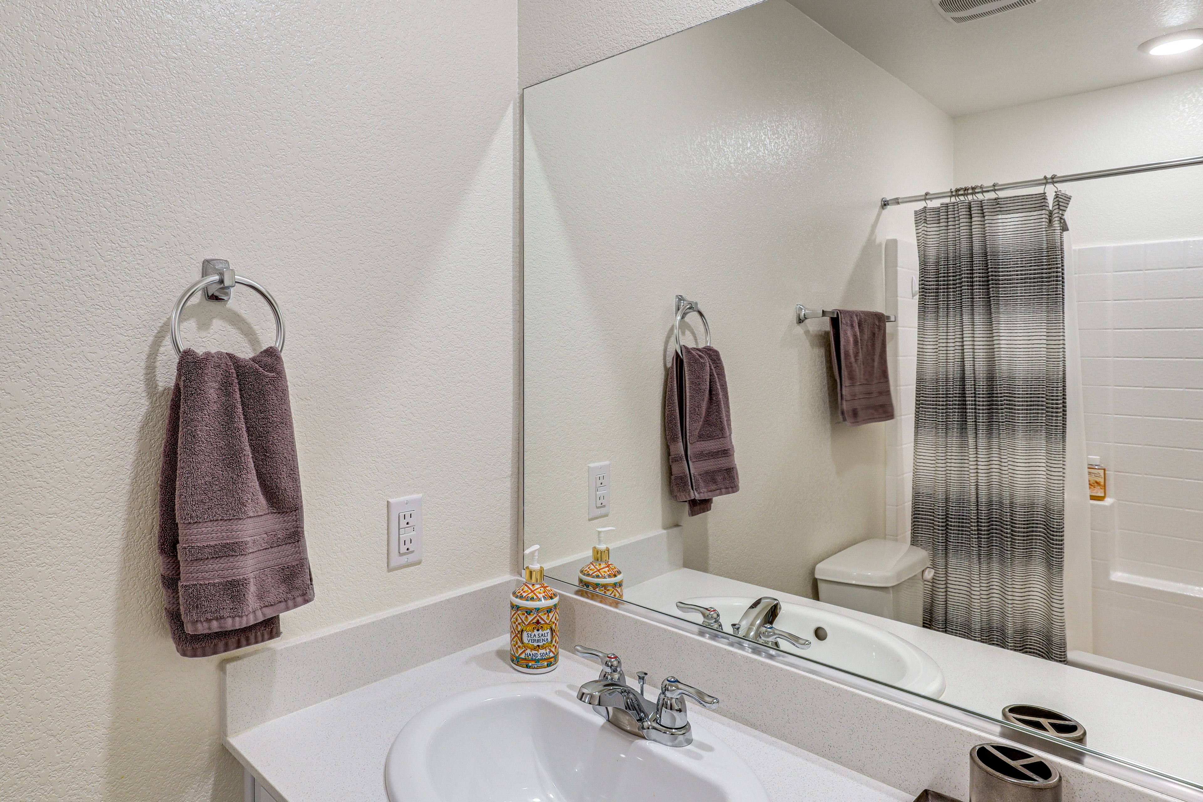 Full Bath | 2nd Floor