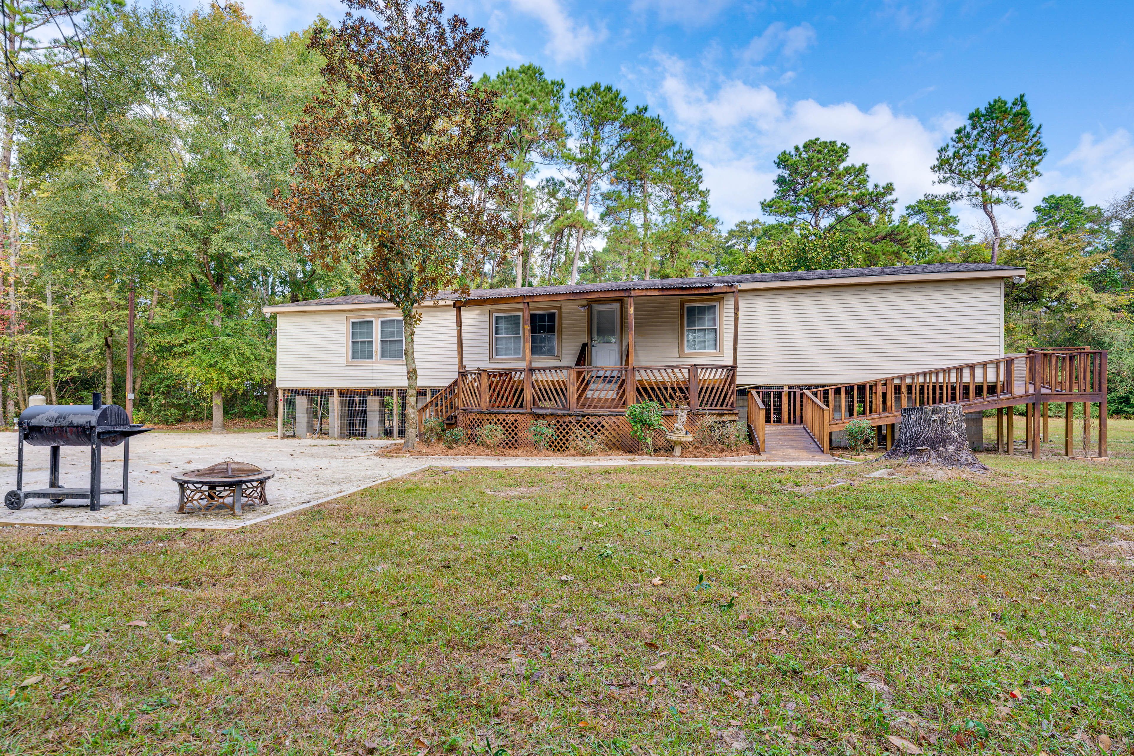 Hockley Vacation Rental | 3BR | 2BA | 1,400 Sq Ft | 5 Steps Required