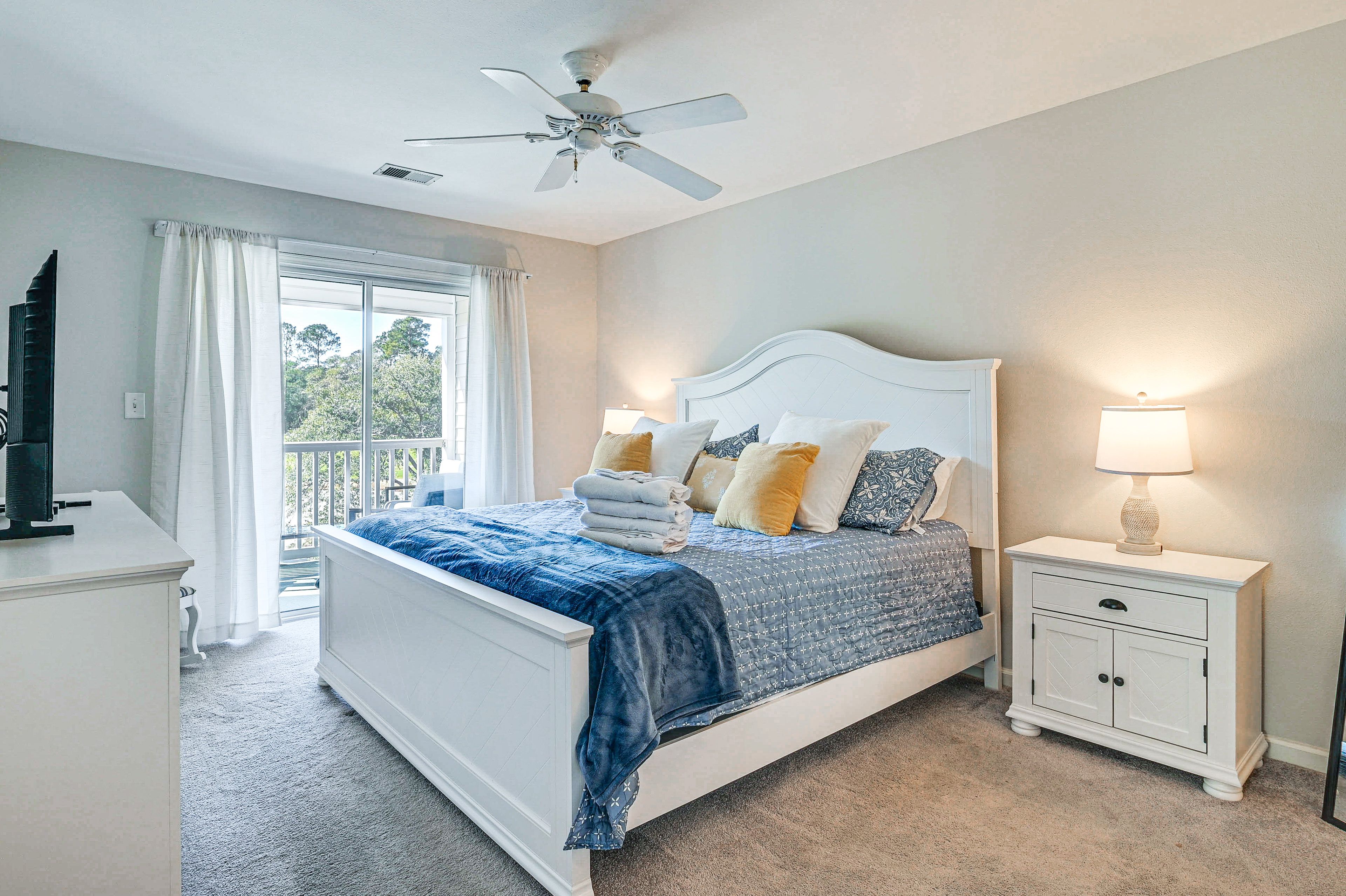 Bedroom 1 | King Bed