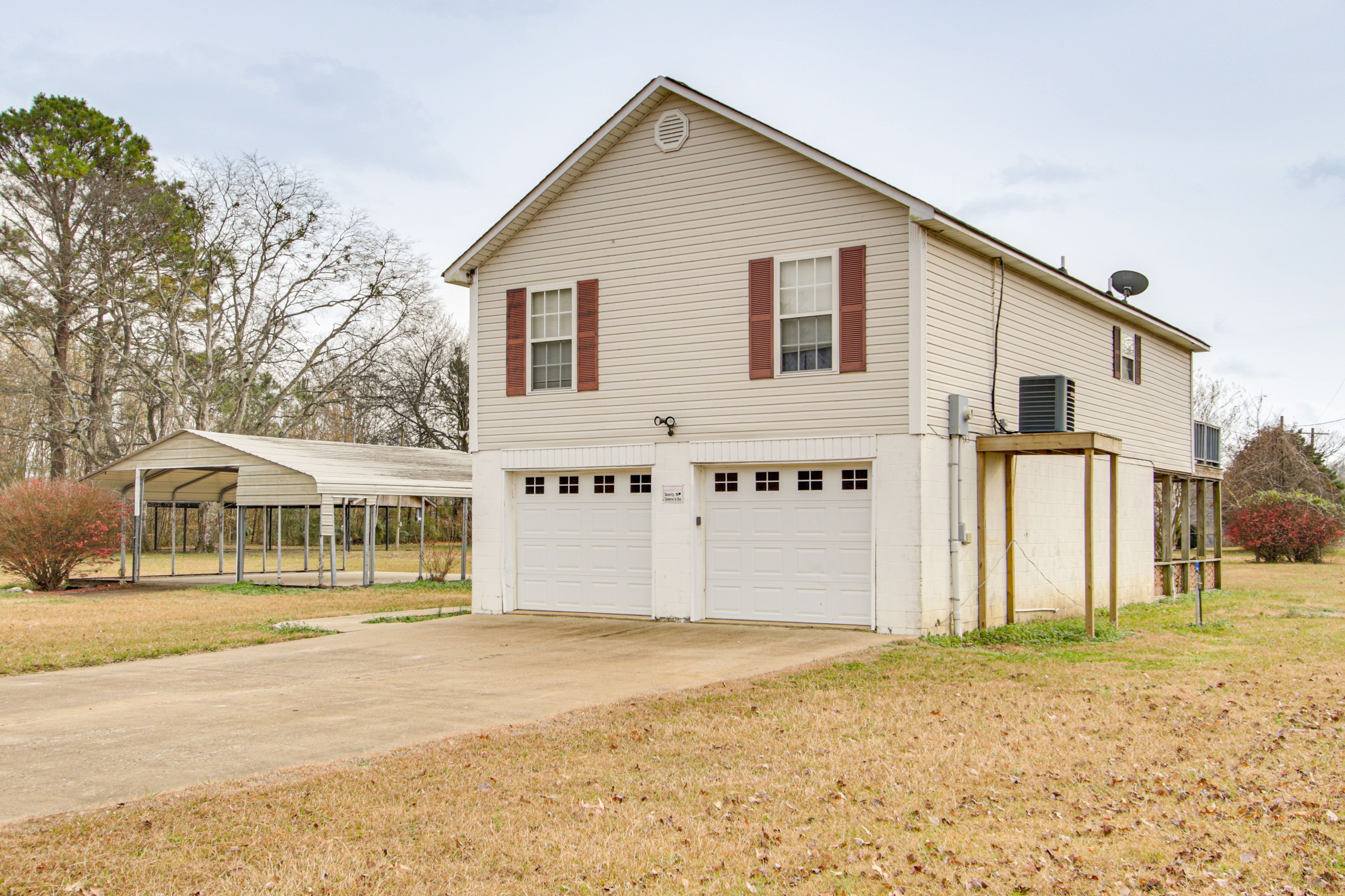 Parking | Garage (2 Vehicles) | Driveway (4 Vehicles) | Trailers & RVs Allowed