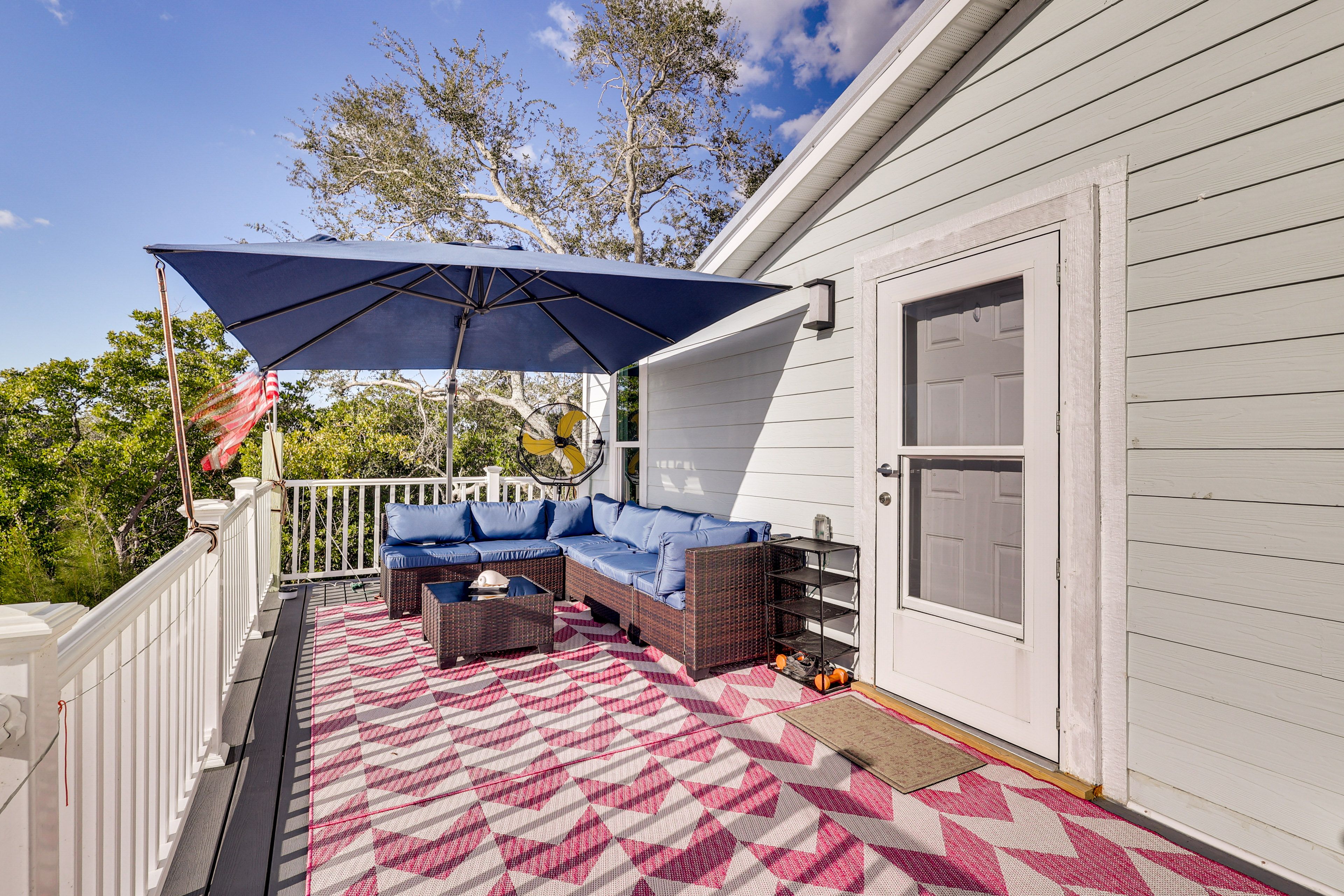 Deck | Lounge Seating