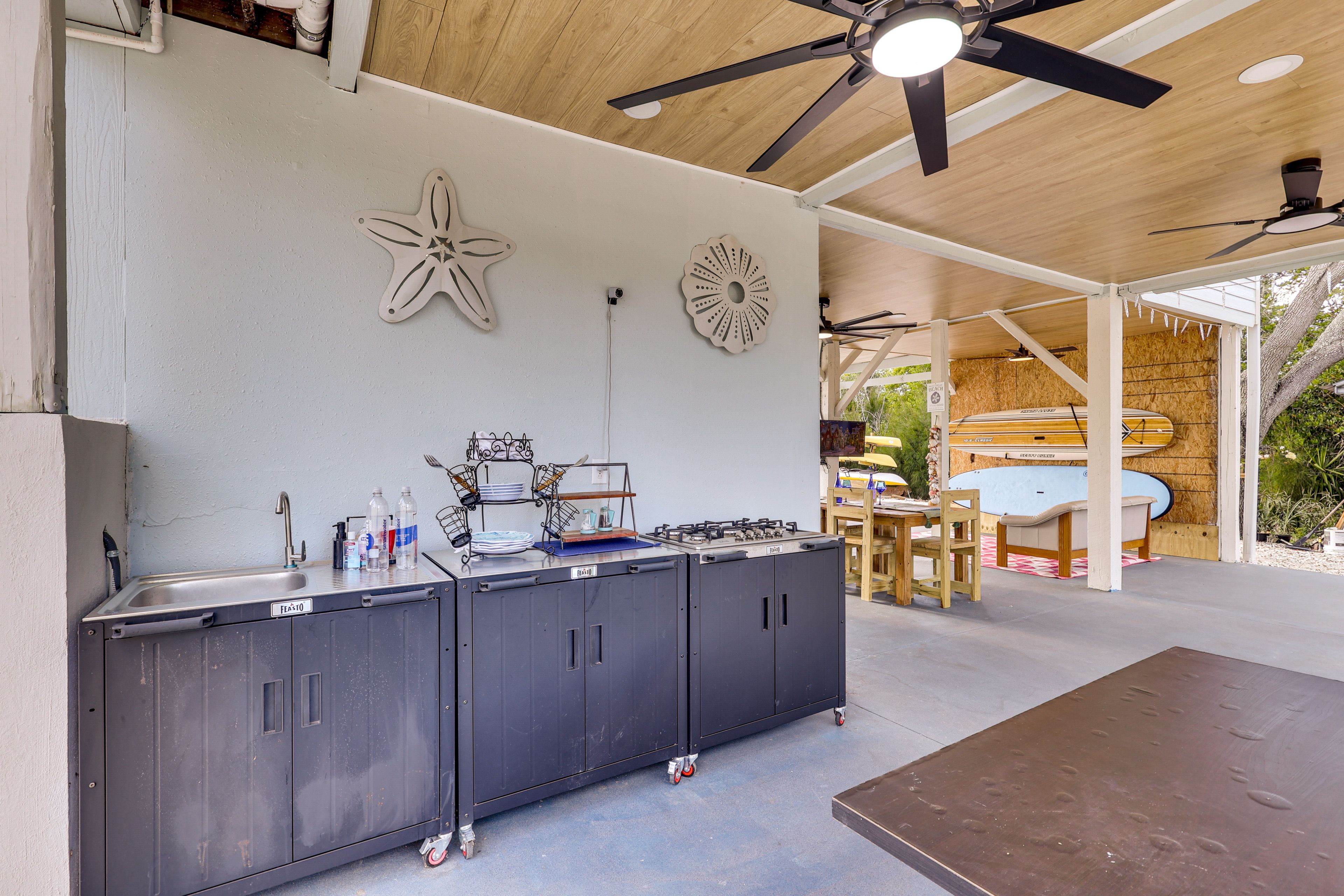 Covered Patio | Outdoor Kitchen | Dining Area | Smart TV | Paddleboards