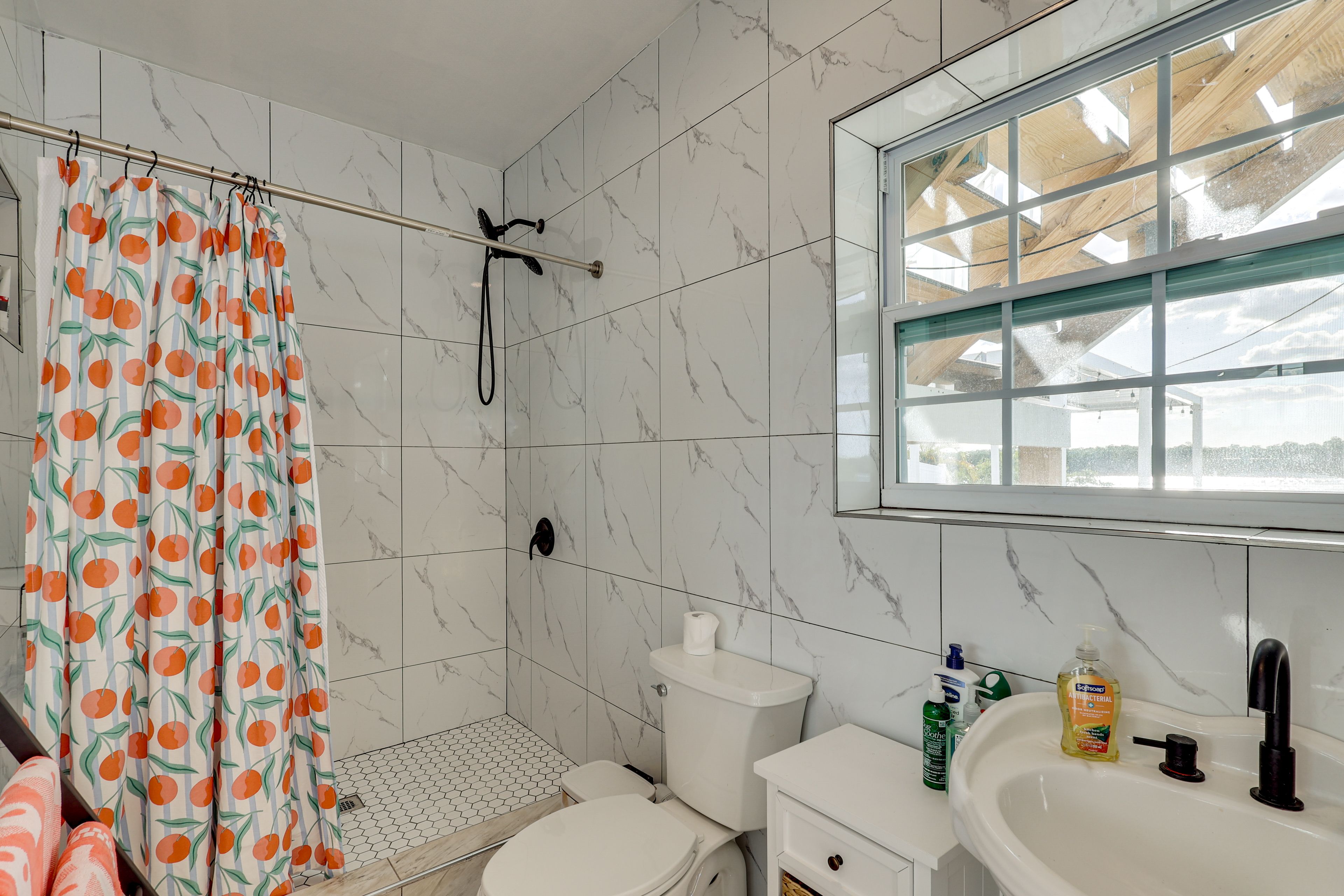 Full Bathroom (Patio Area)