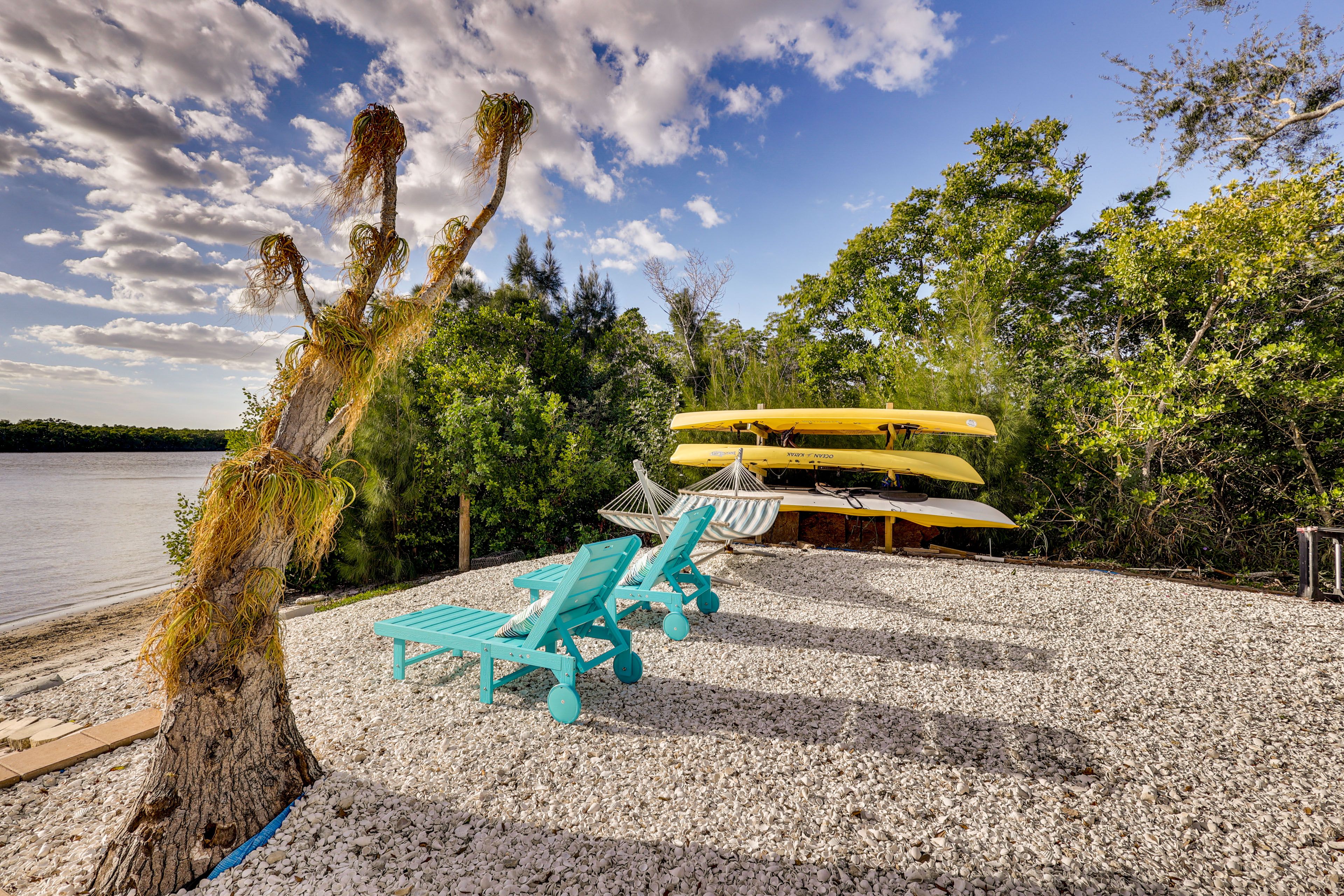 Private Beach | Kayaks | Fishing Rods