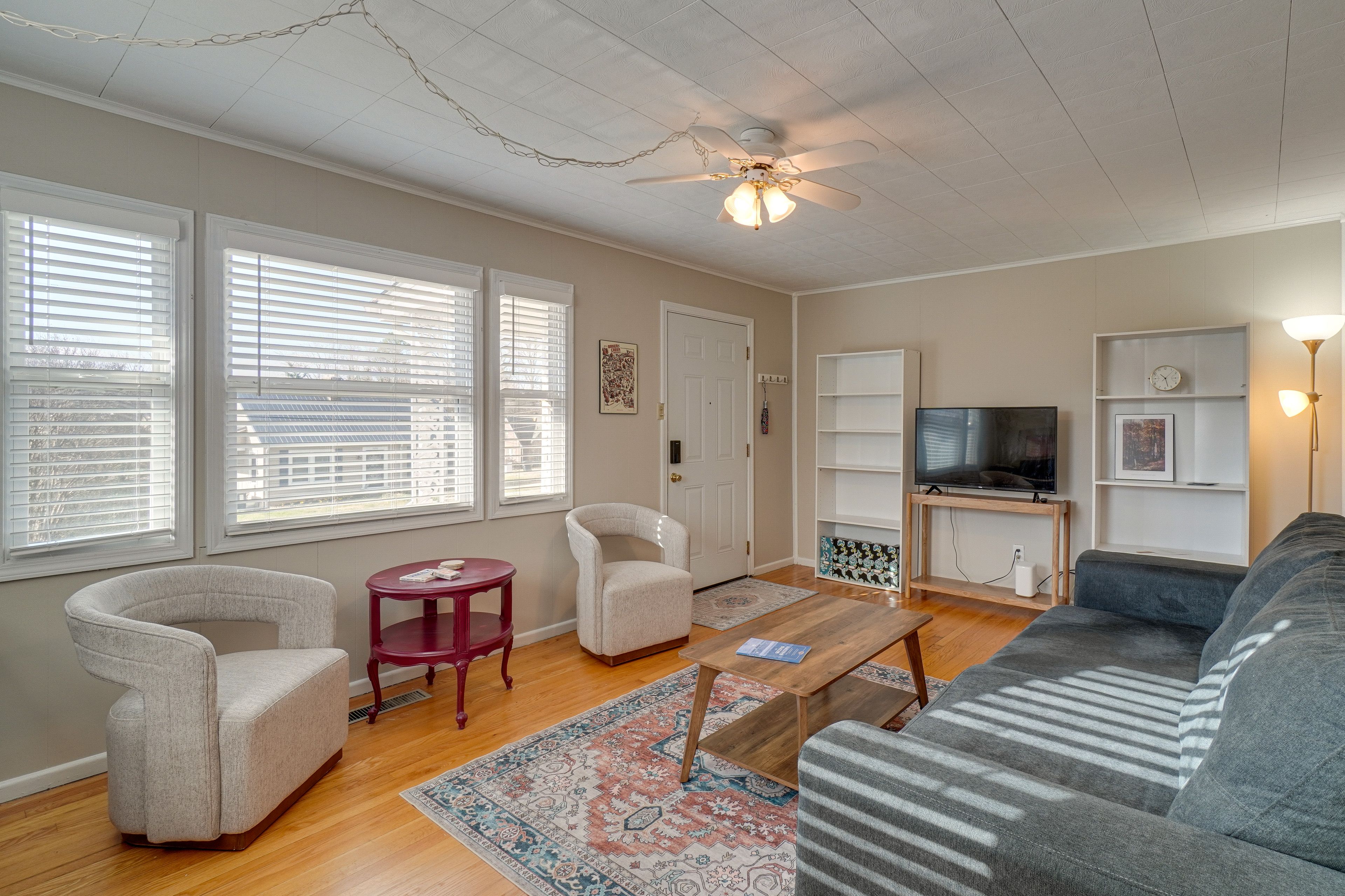 Living Room | Smart TV | Free WiFi