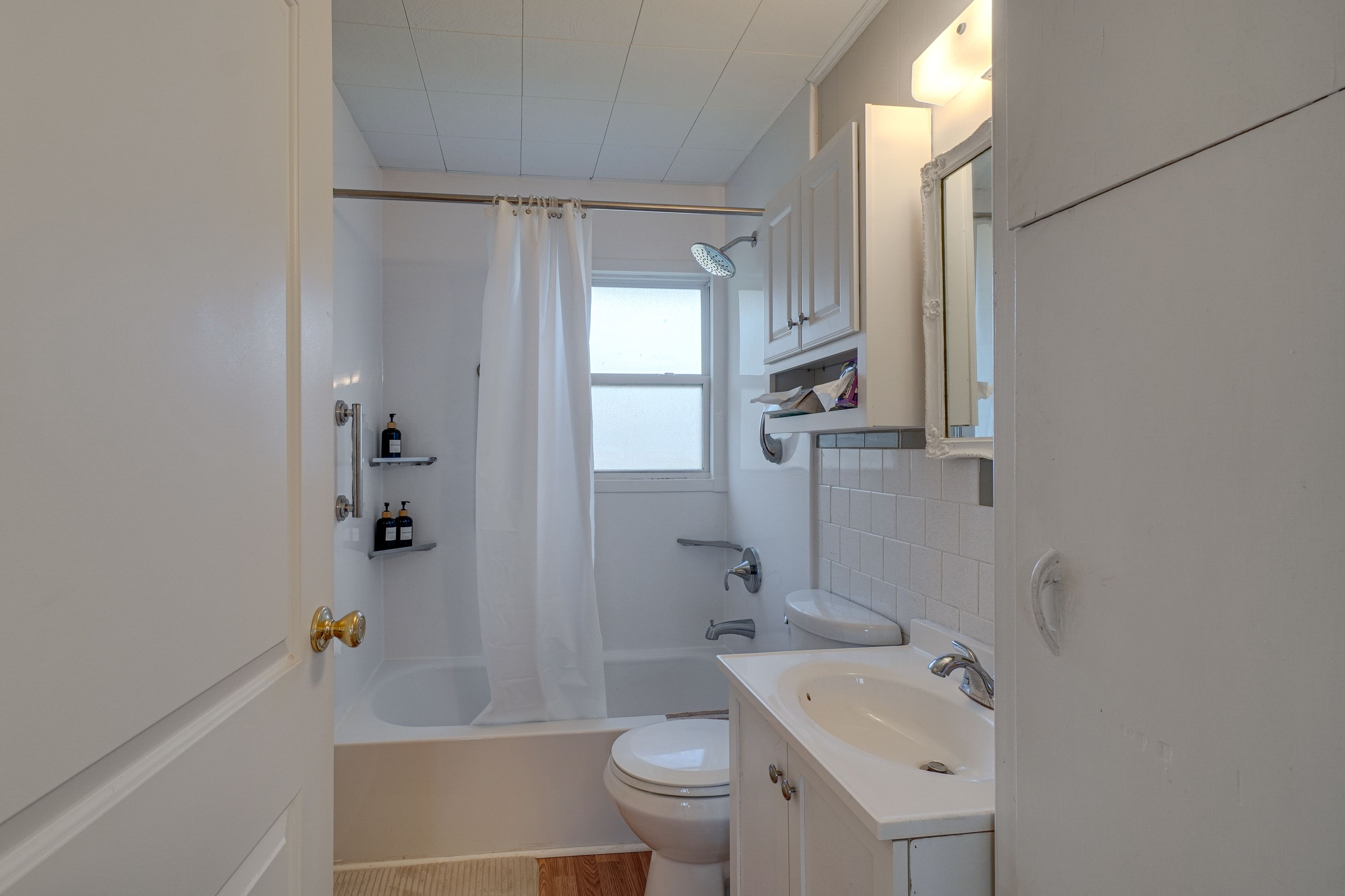 Bathroom | Towels Provided | Complimentary Toiletries | Hair Dryer