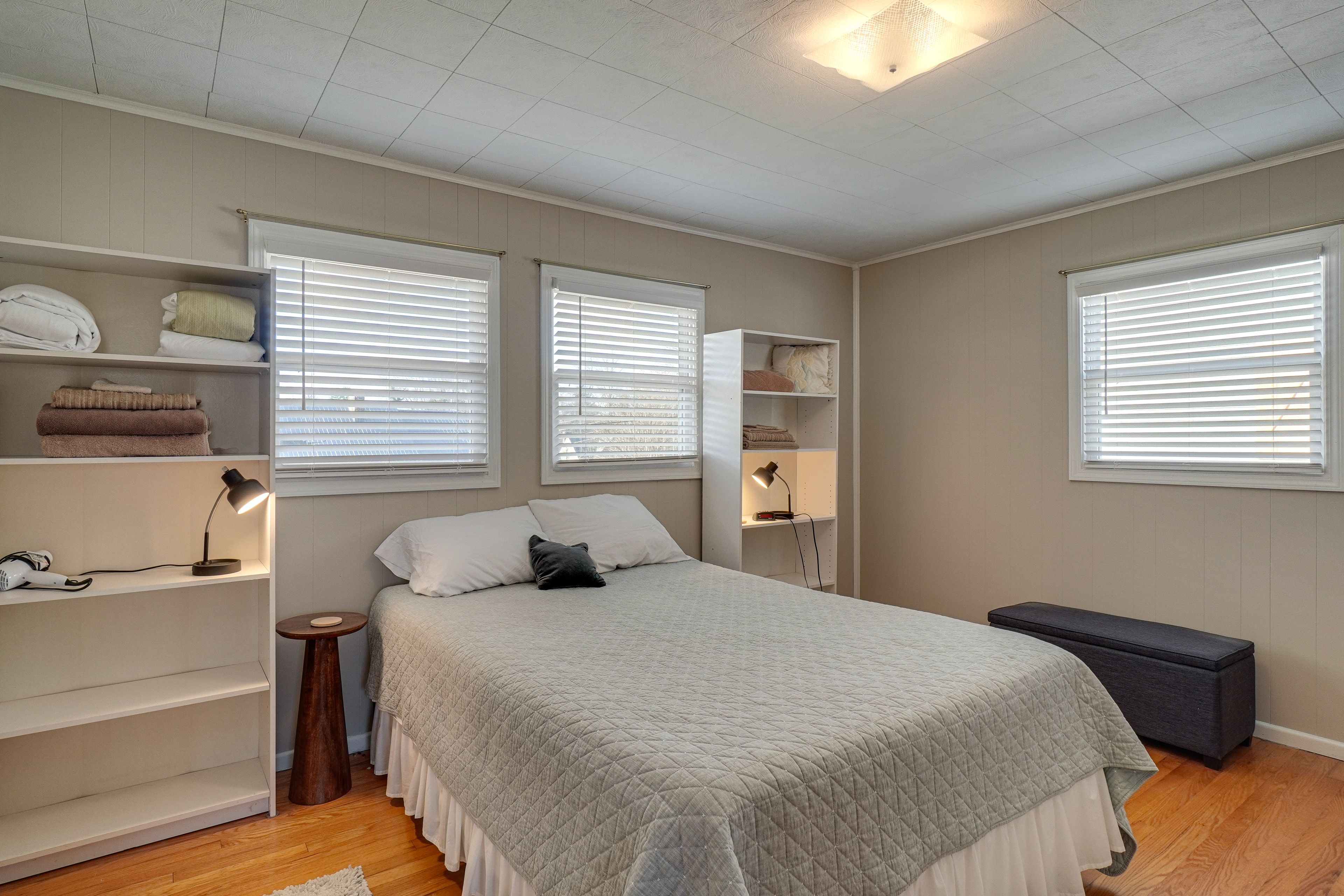 Bedroom 2 | Queen Bed