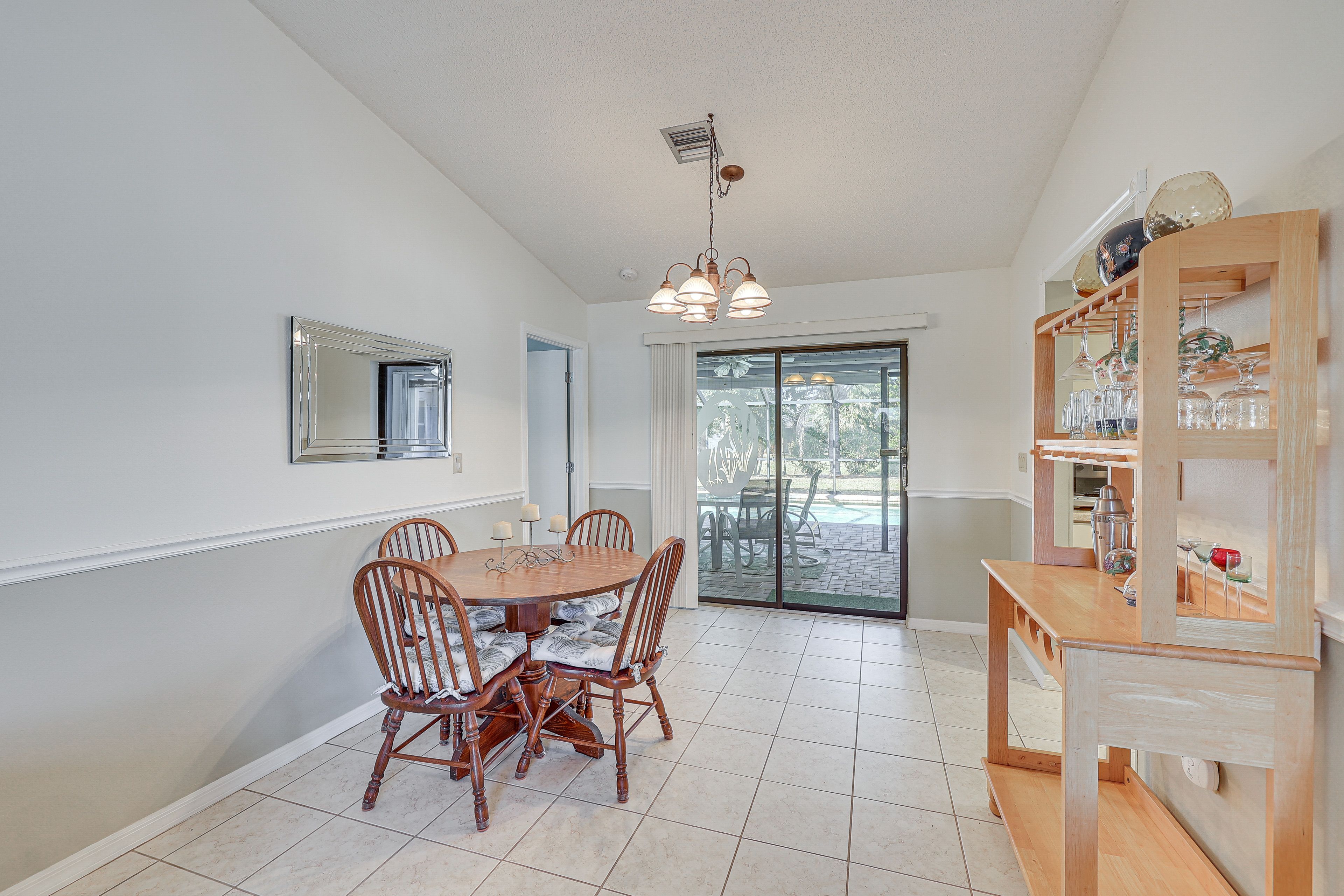 Dining Area | Dishware/Flatware