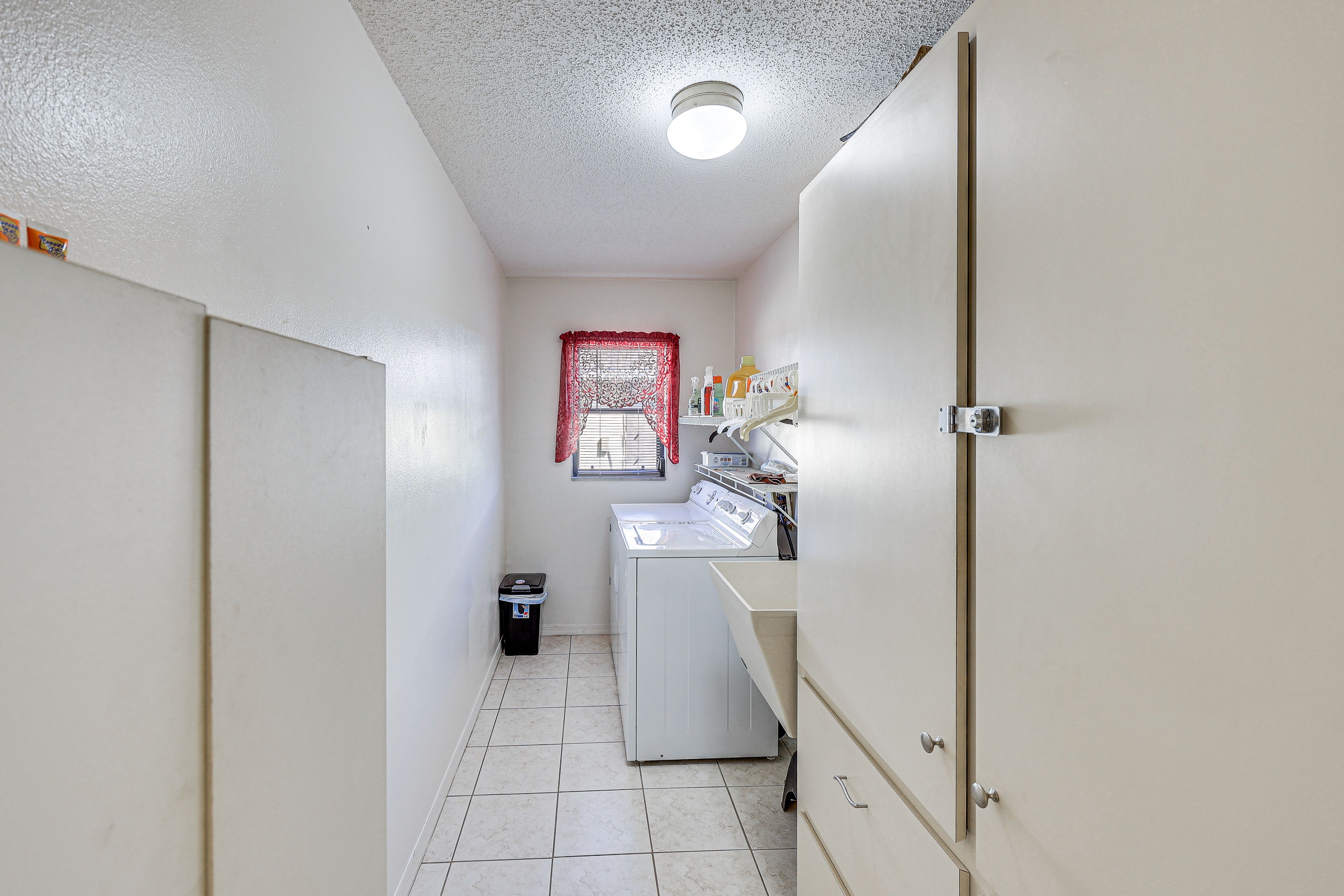 Laundry Room | Washer/Dryer