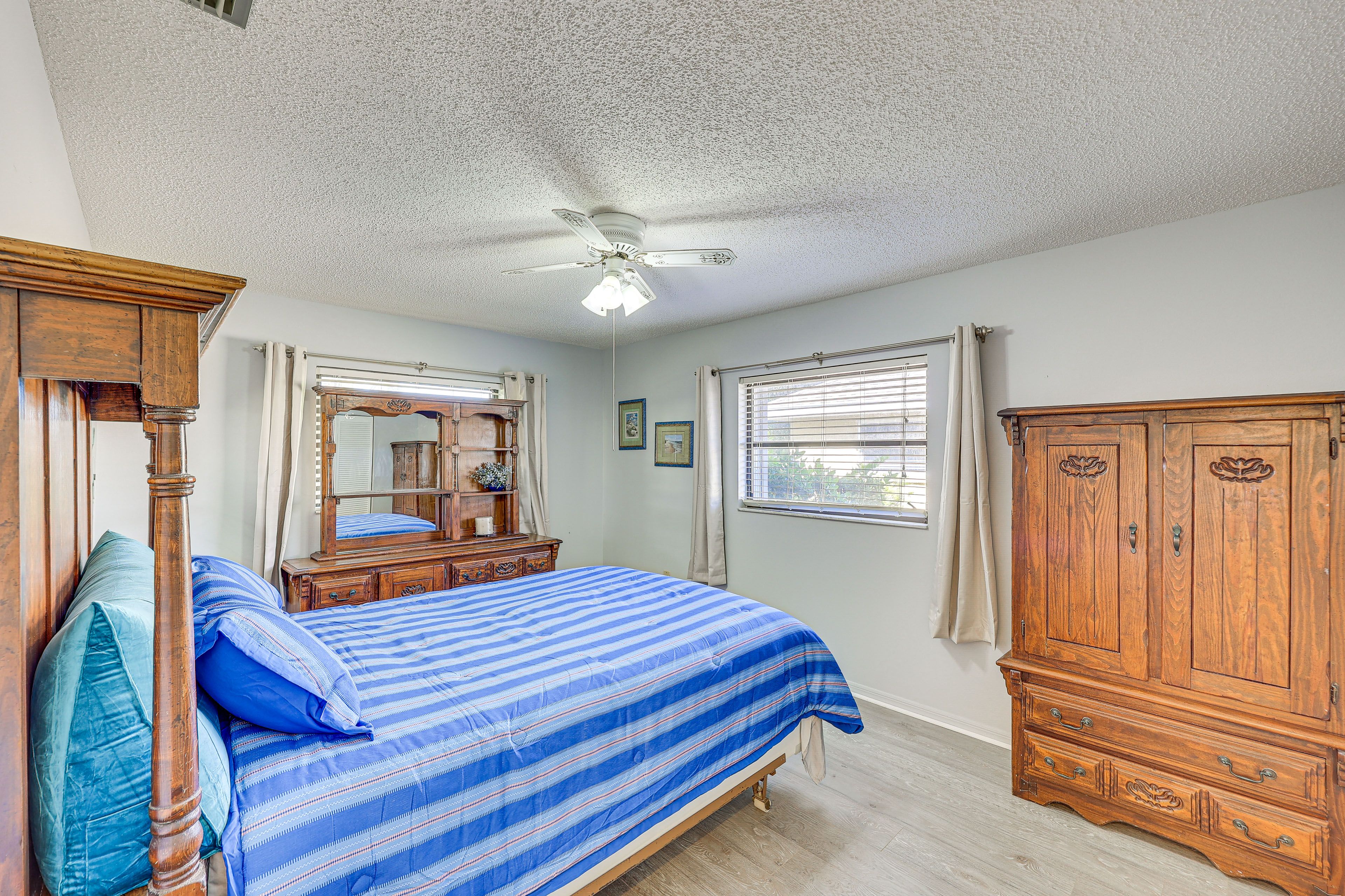 Bedroom 2 | Queen Bed