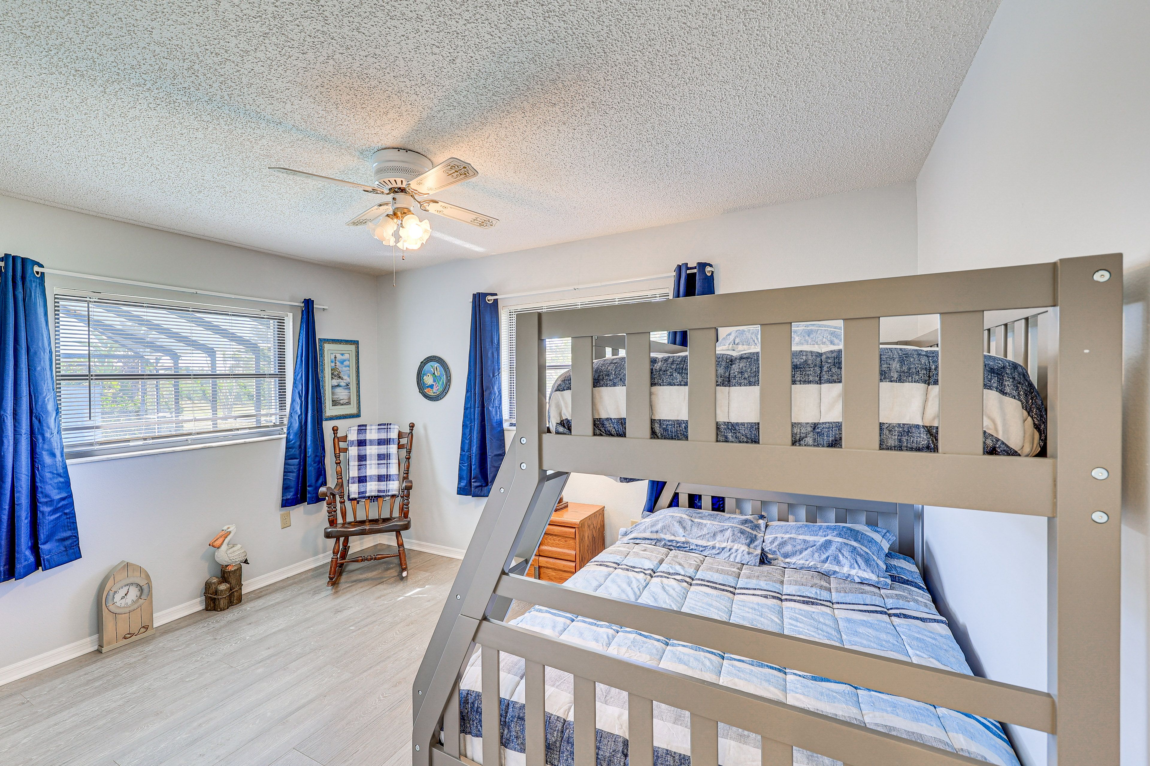 Bedroom 3 | Twin/Full Bunk Bed w/ Twin Trundle