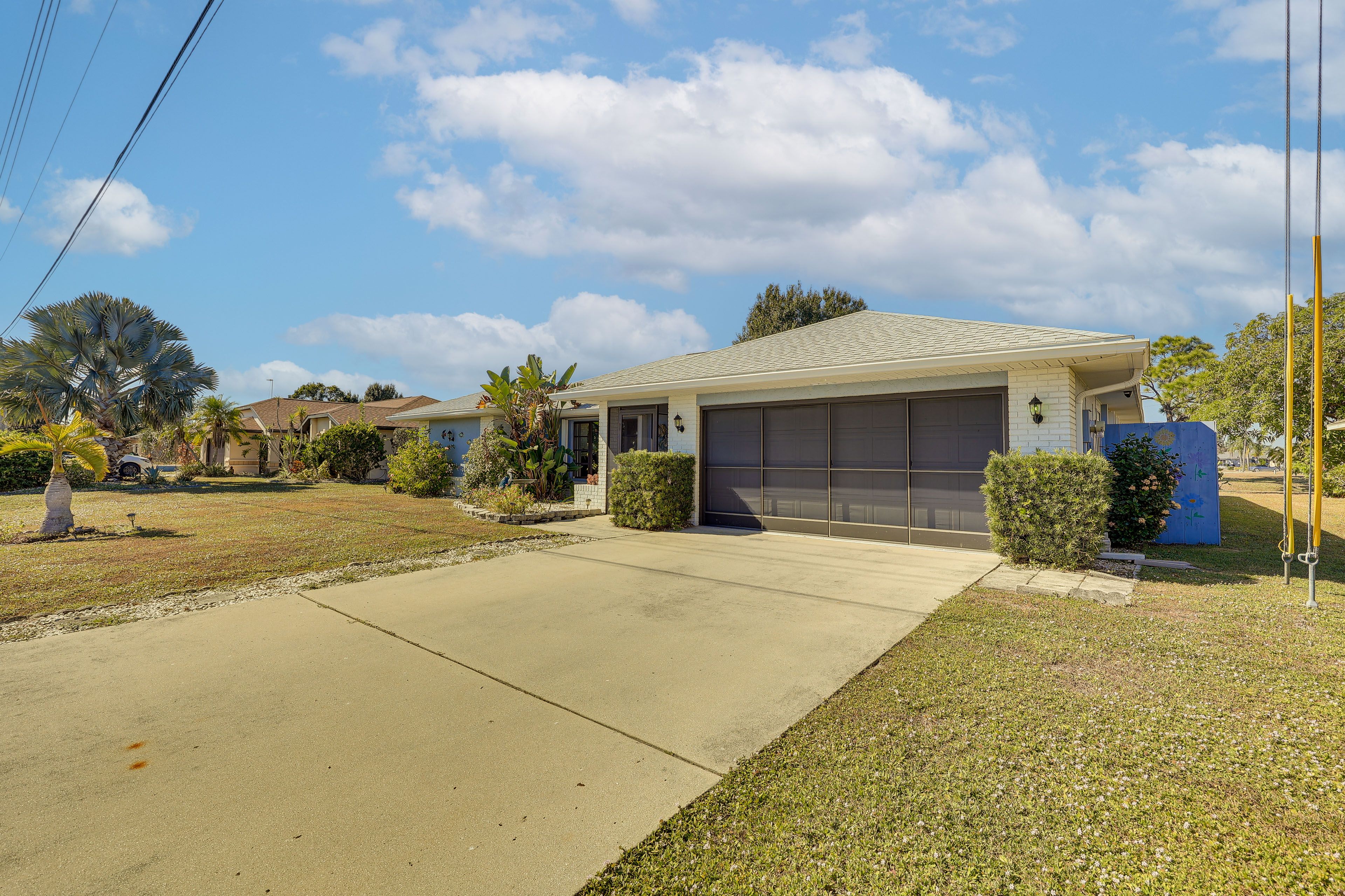 Parking | Driveway (4 Vehicles)