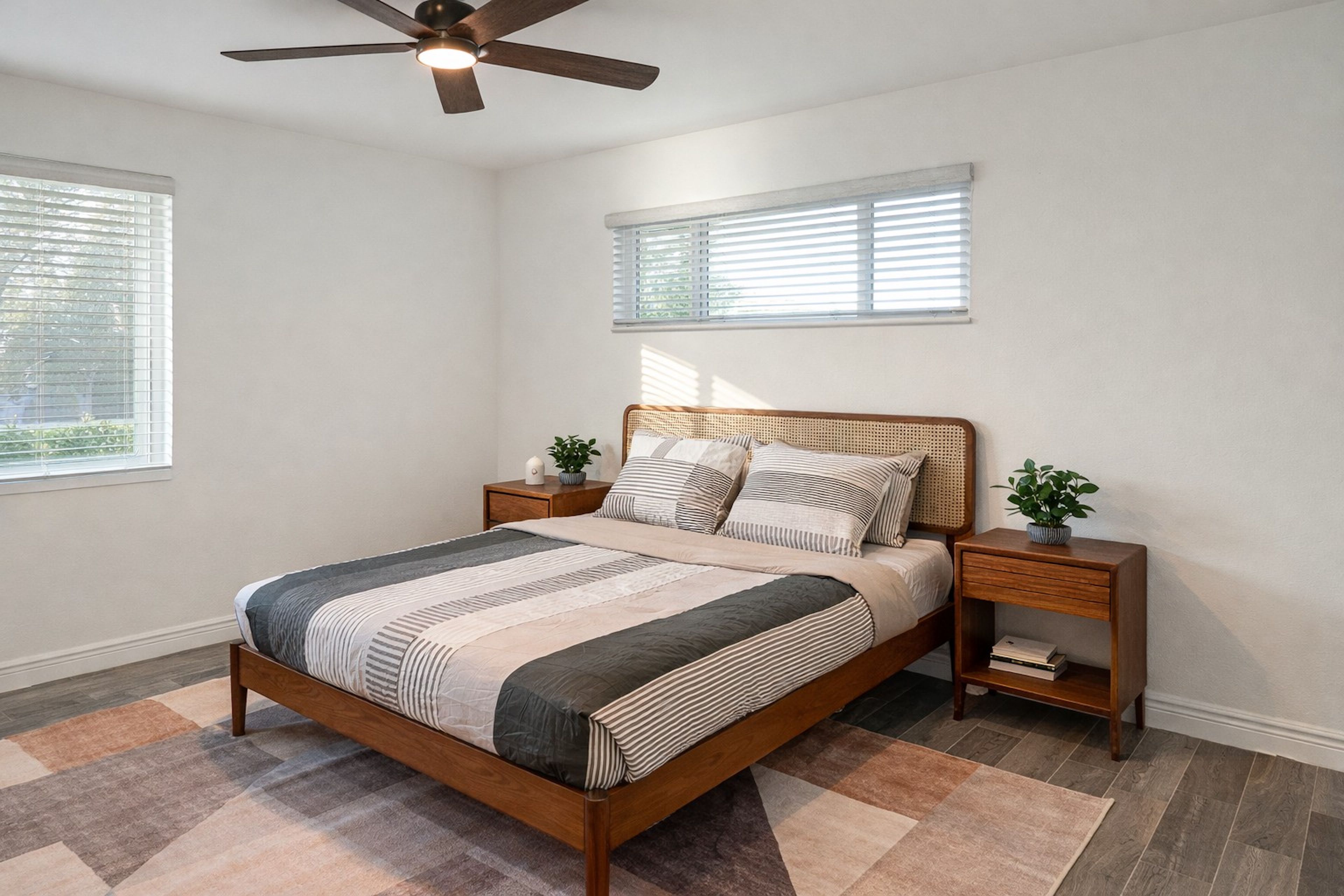 Bedroom 2 | Queen Bed