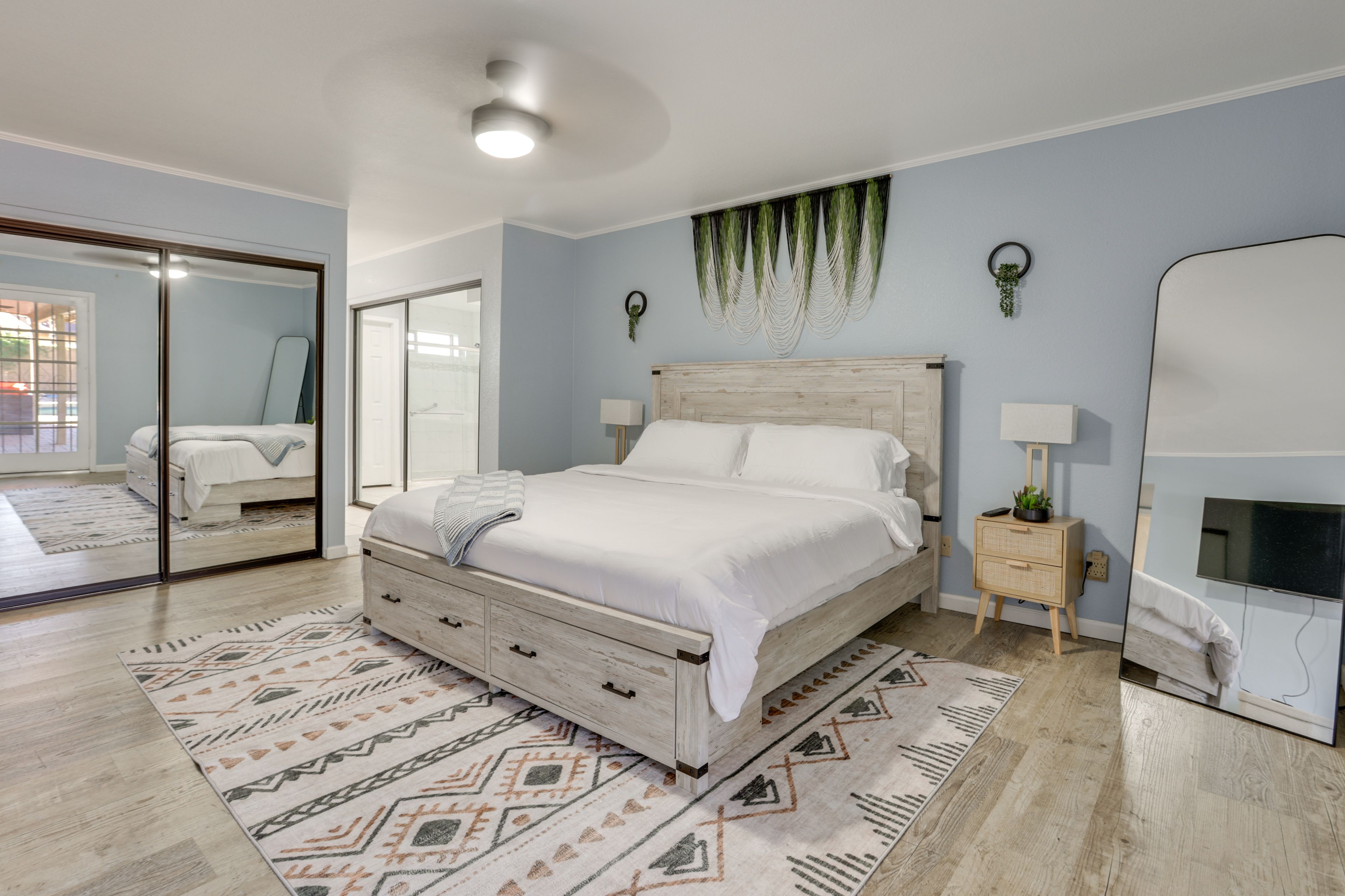 Bedroom 1 | King Bed