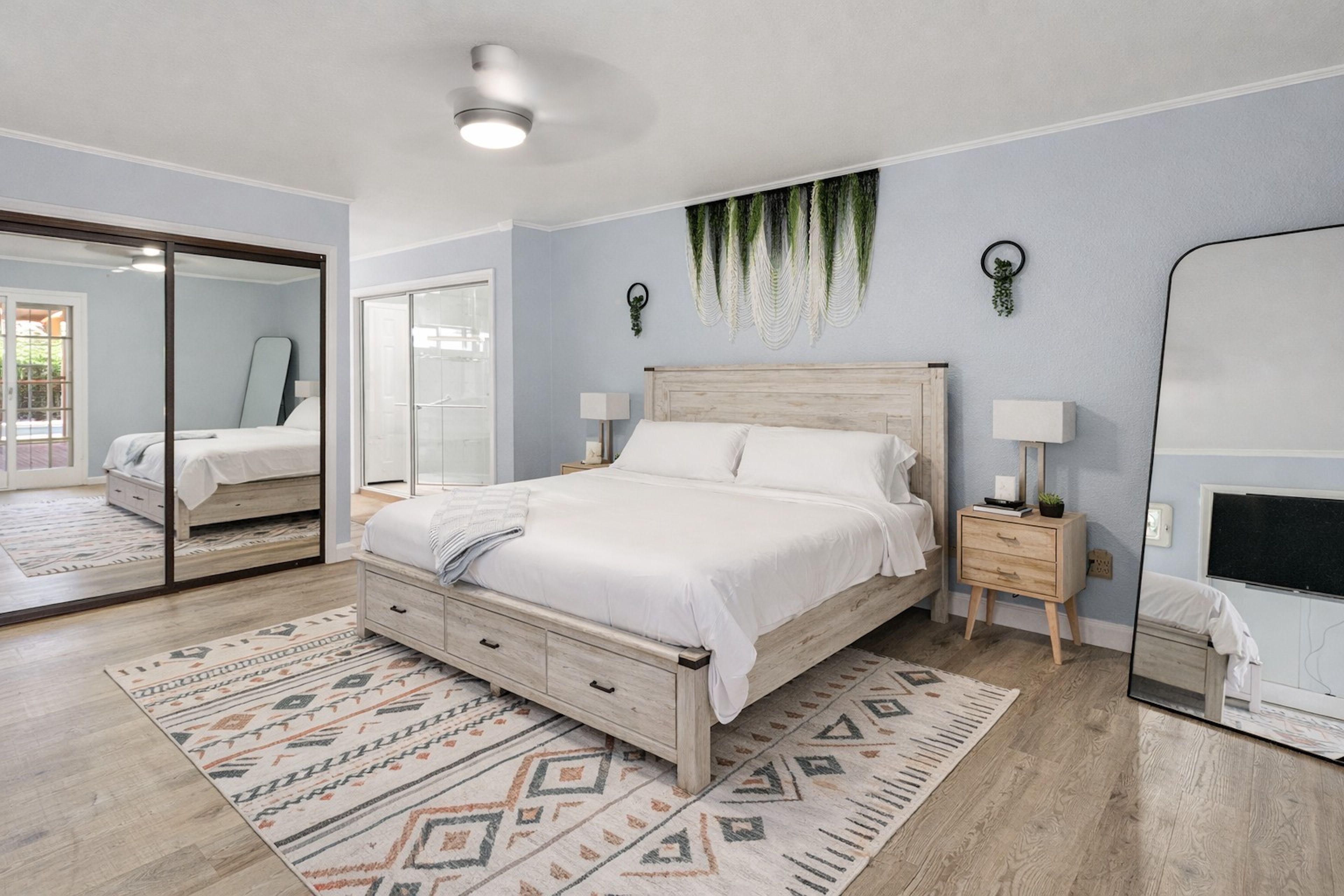 Bedroom 1 | King Bed