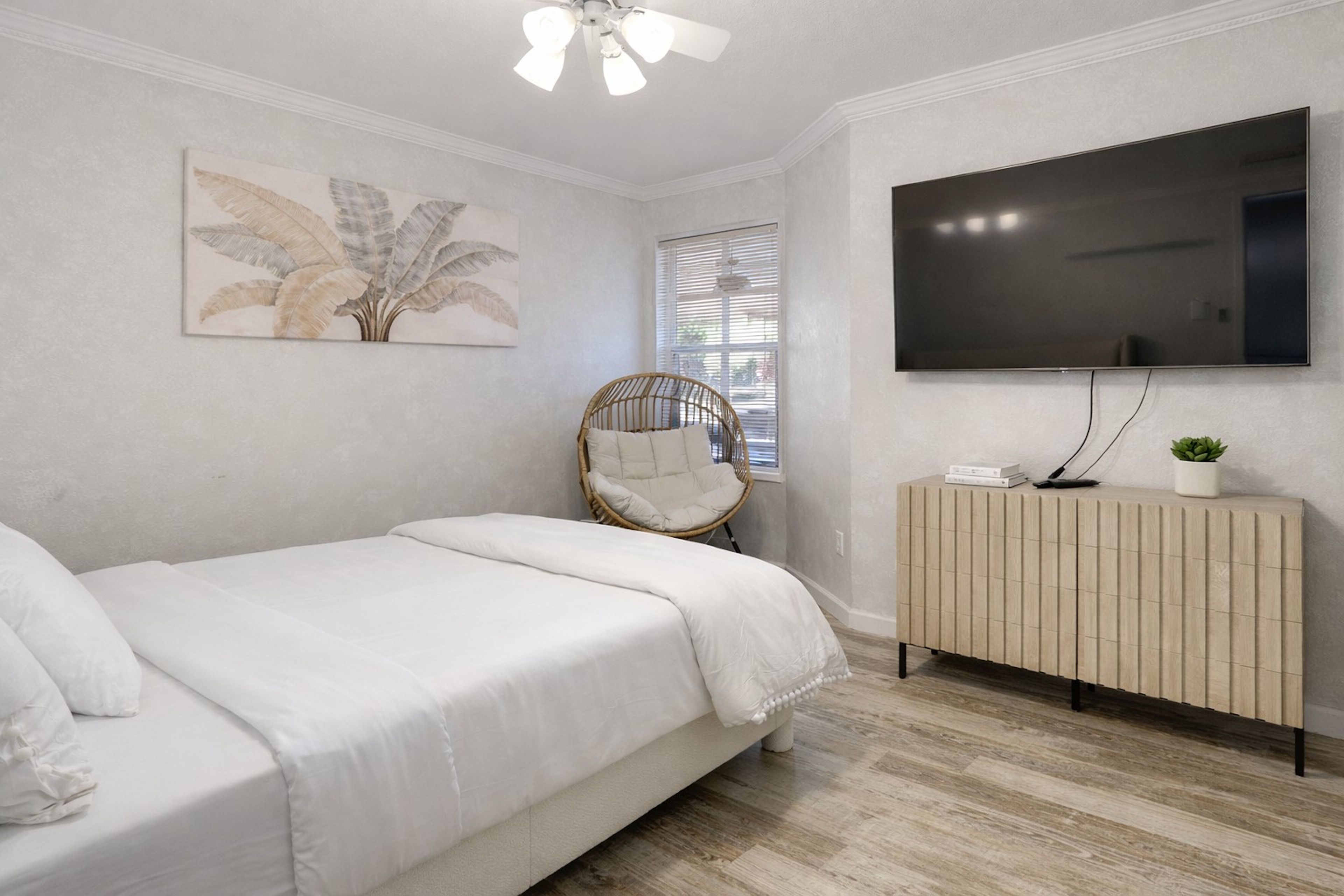 Bedroom 3 | Queen Bed