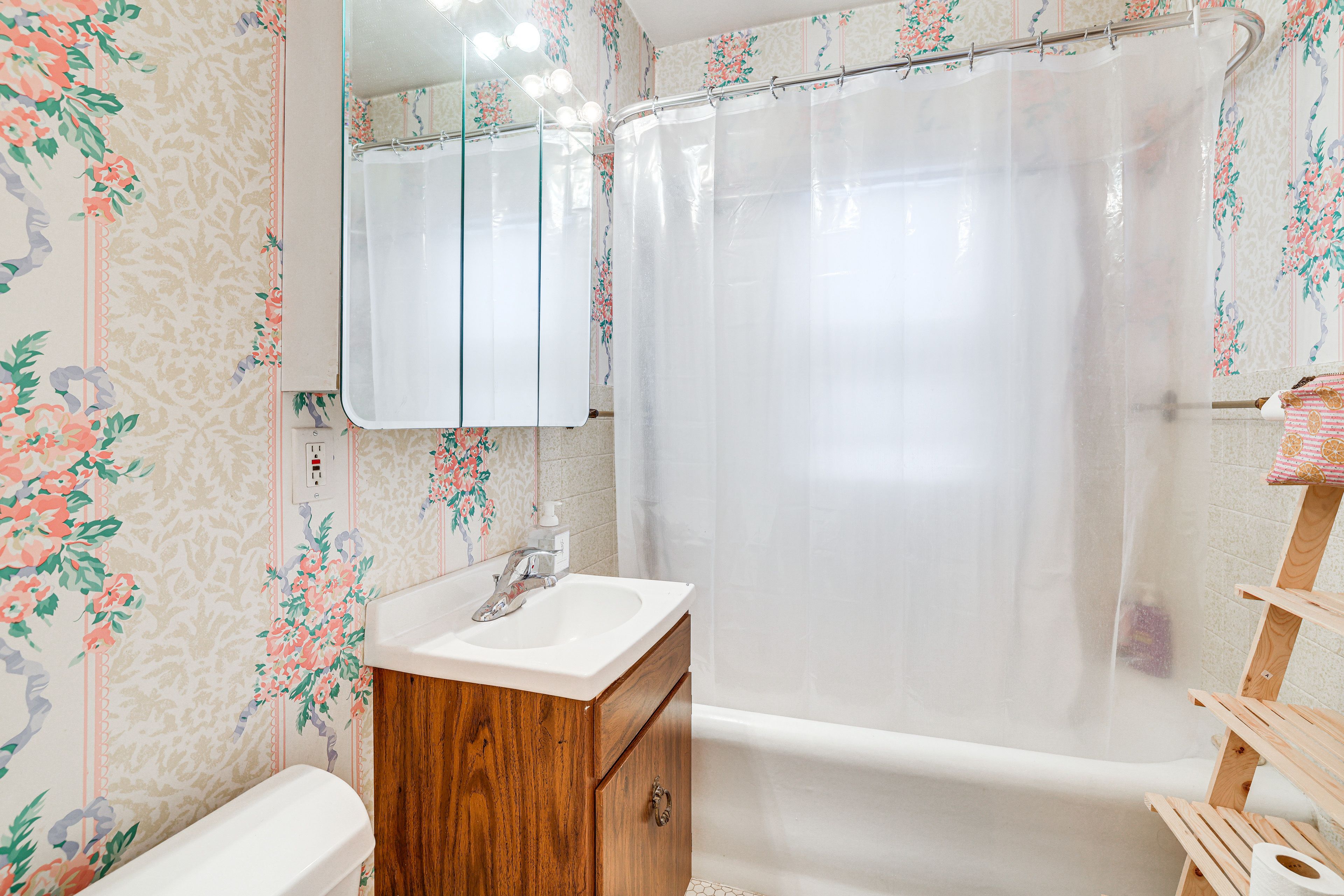 Bathroom | Main Level | Towels Provided