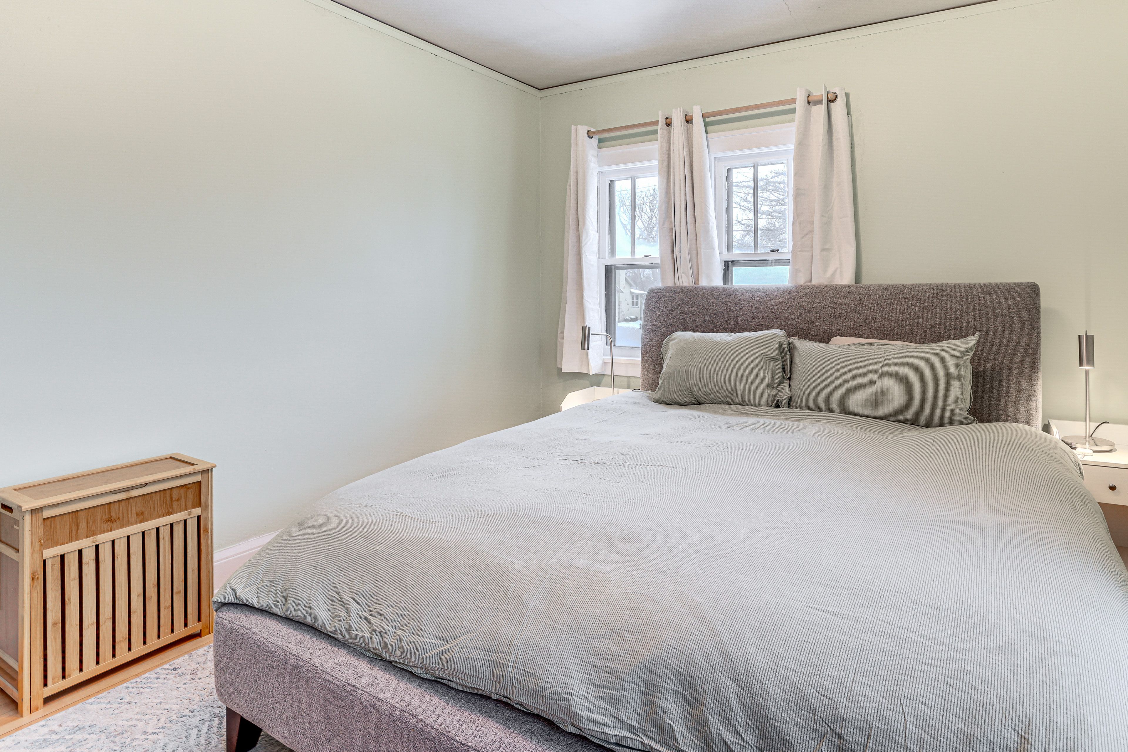 Bedroom | Main Level | King Bed | Linens Provided