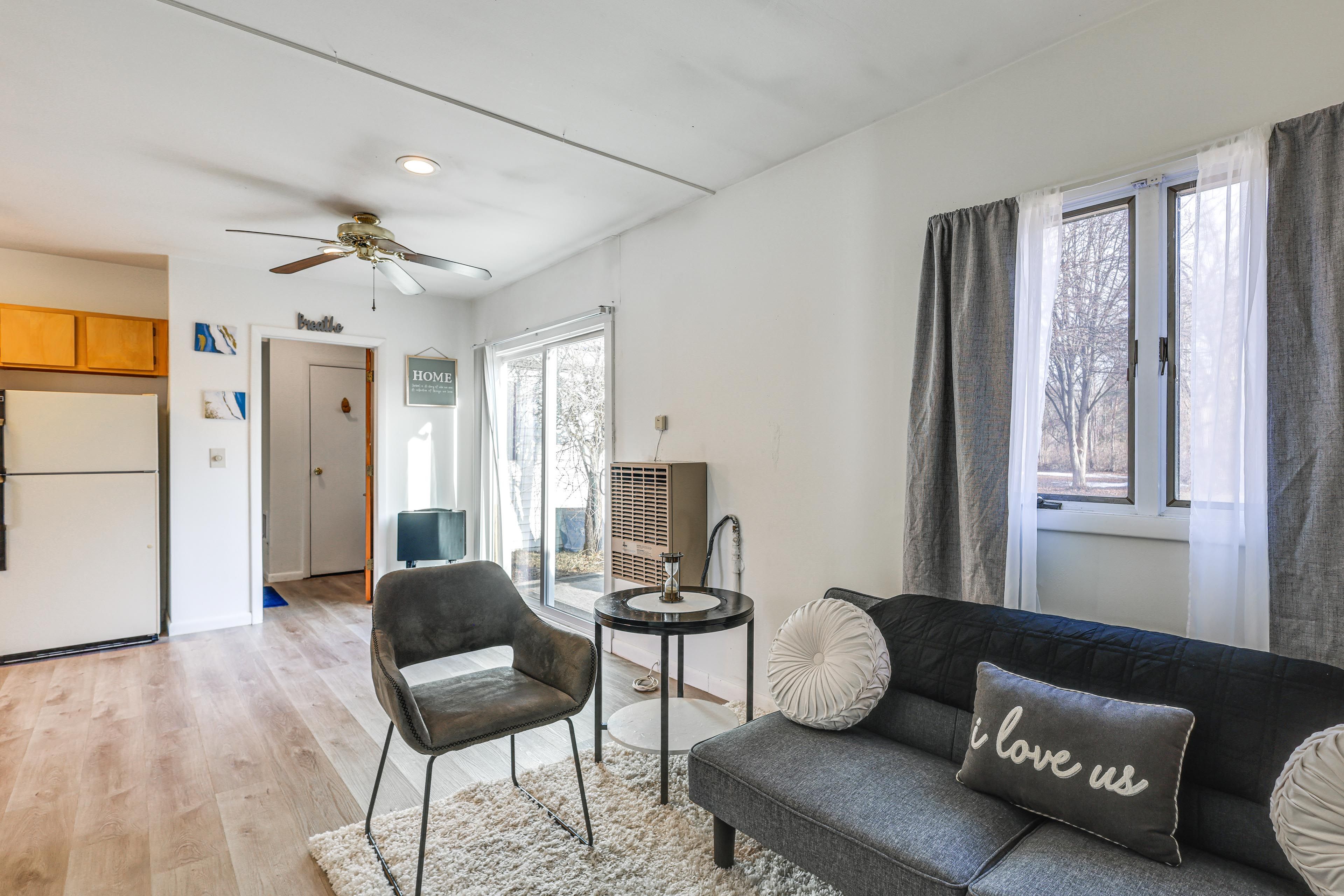 Living Room | Full Futon